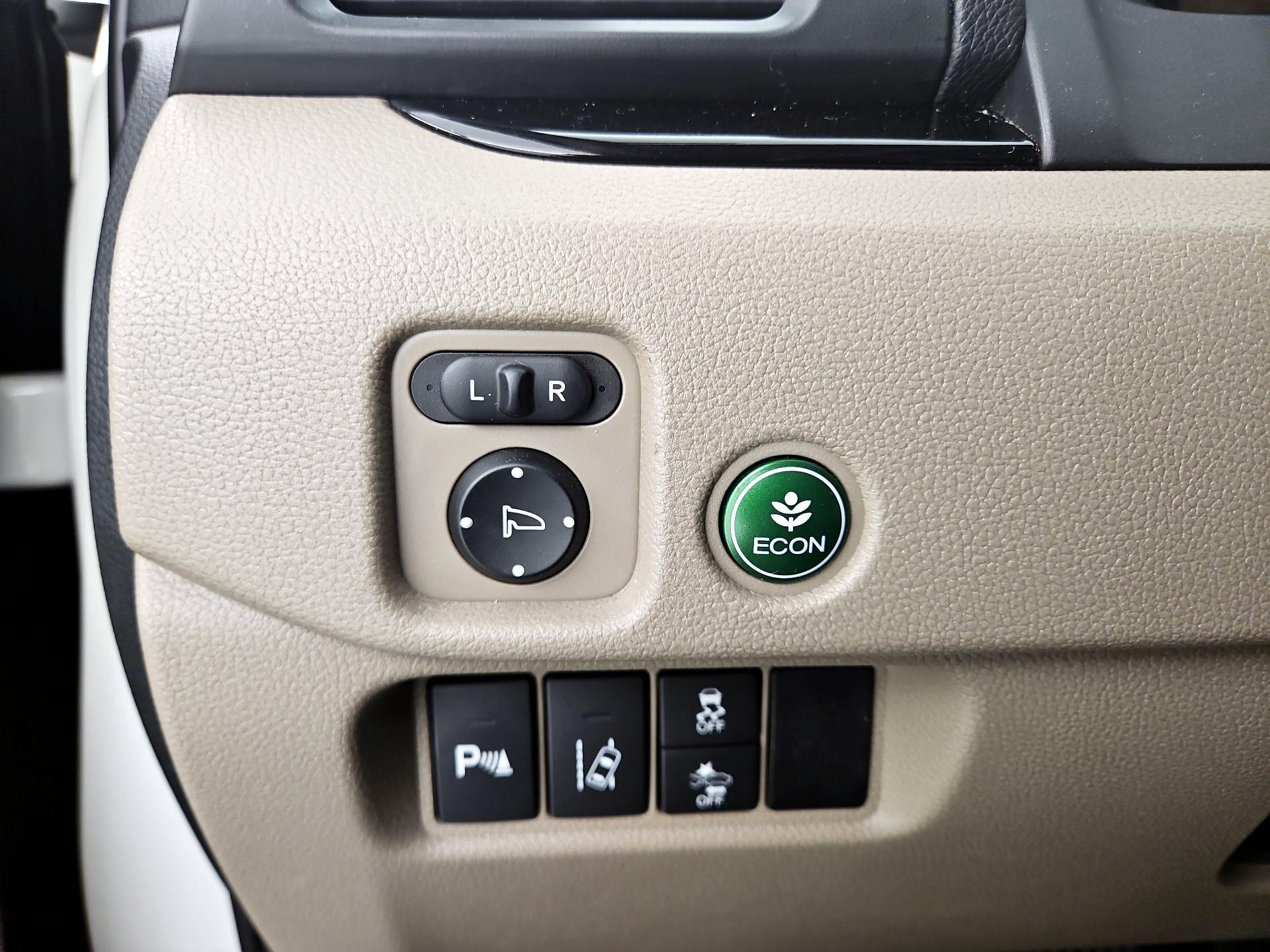 Thumbnail: 2016 Honda Pilot - 13