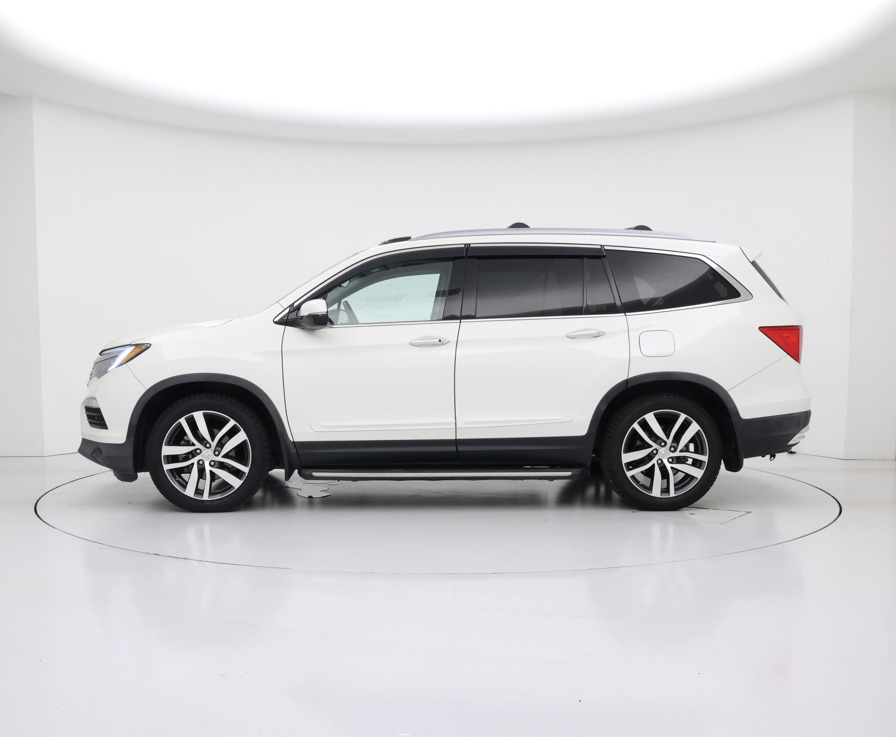Thumbnail: 2016 Honda Pilot - 3