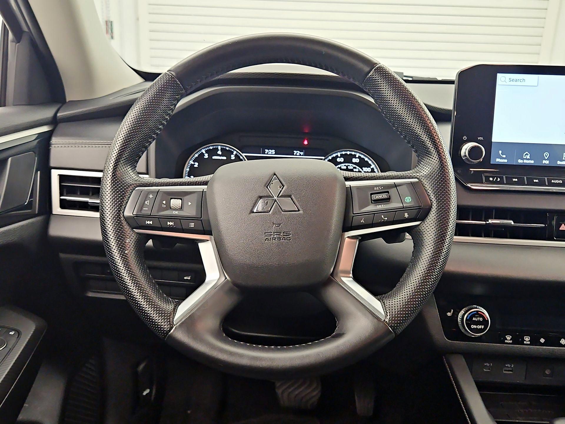 Thumbnail: 2022 Mitsubishi Outlander - 10