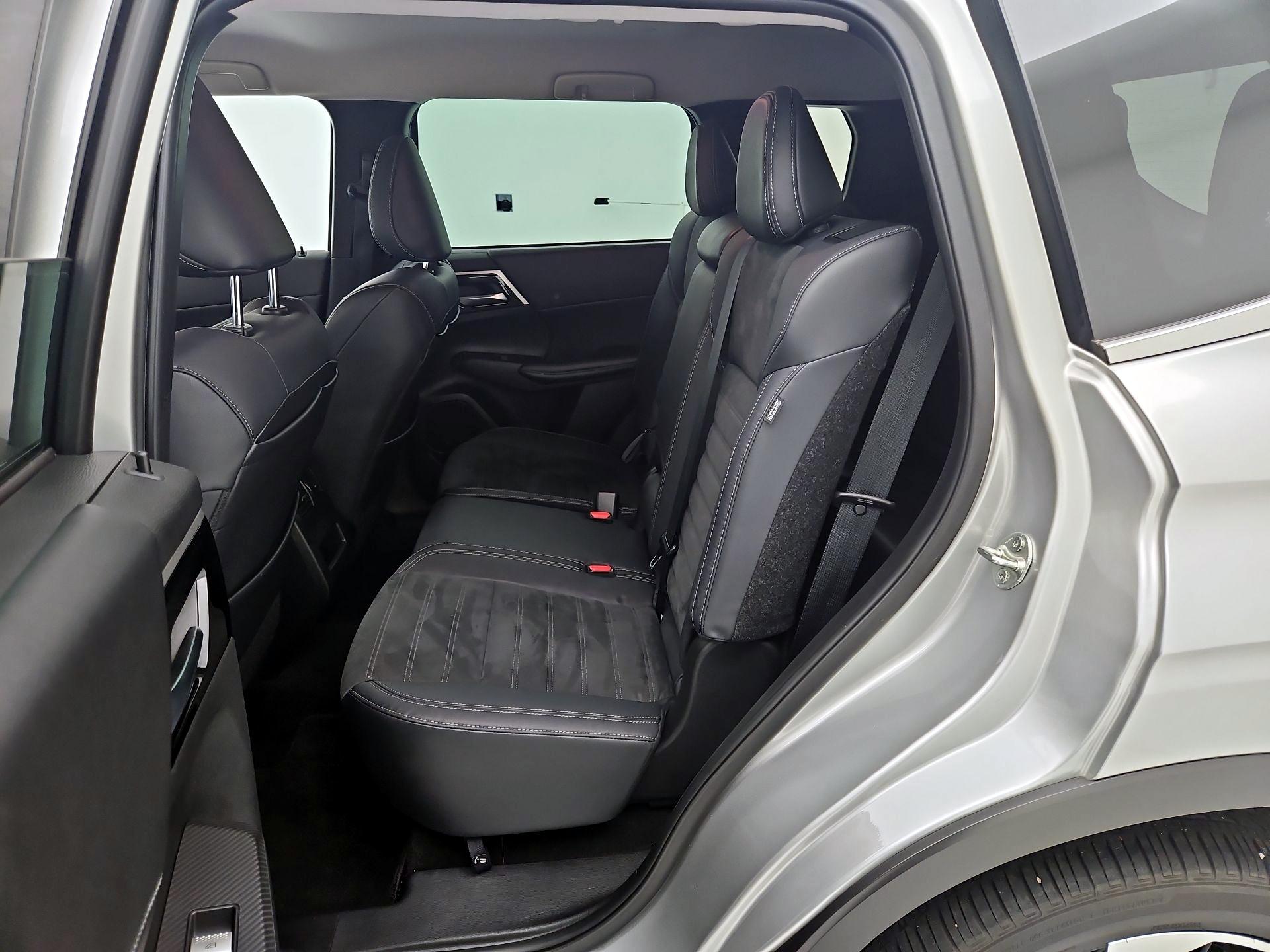 Thumbnail: 2022 Mitsubishi Outlander - 20