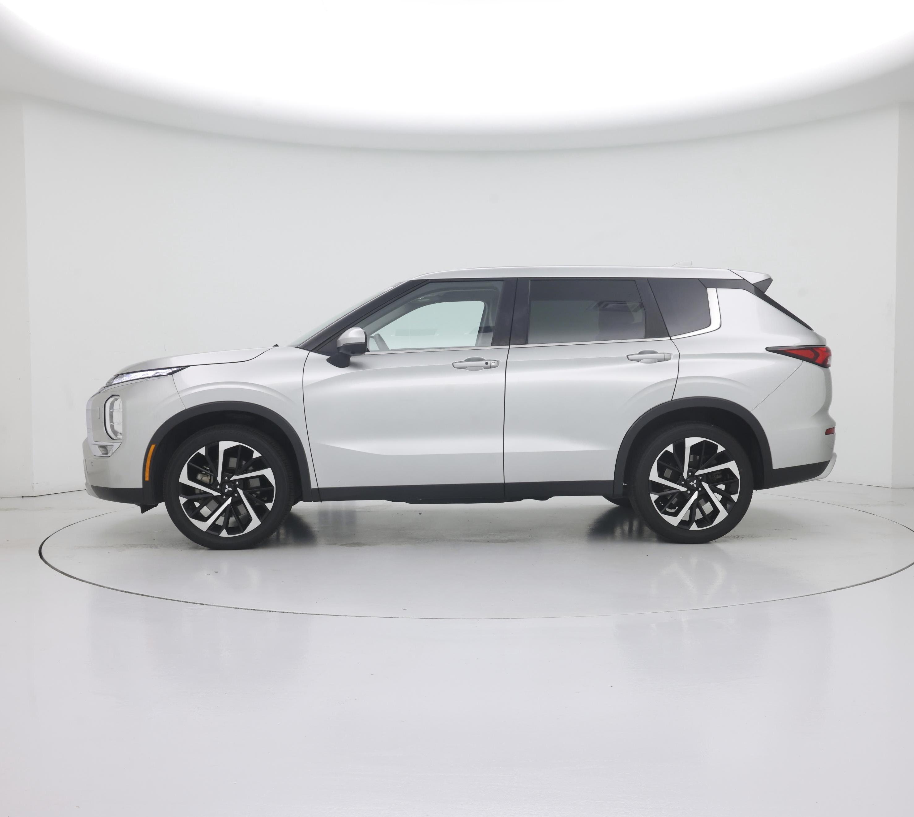 Thumbnail: 2022 Mitsubishi Outlander - 3