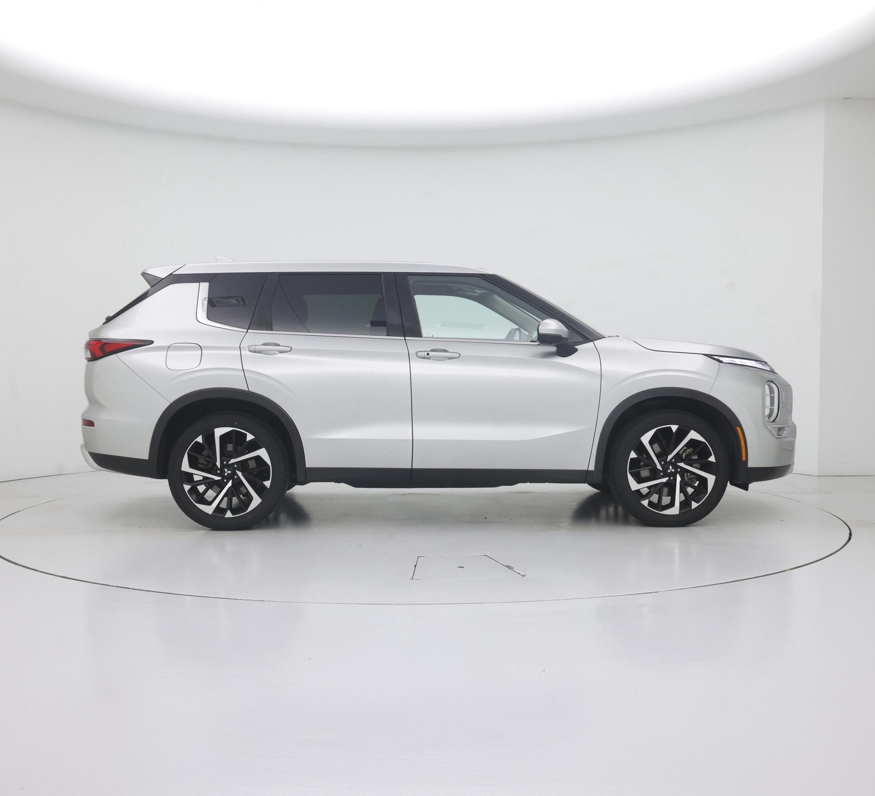 Thumbnail: 2022 Mitsubishi Outlander - 7