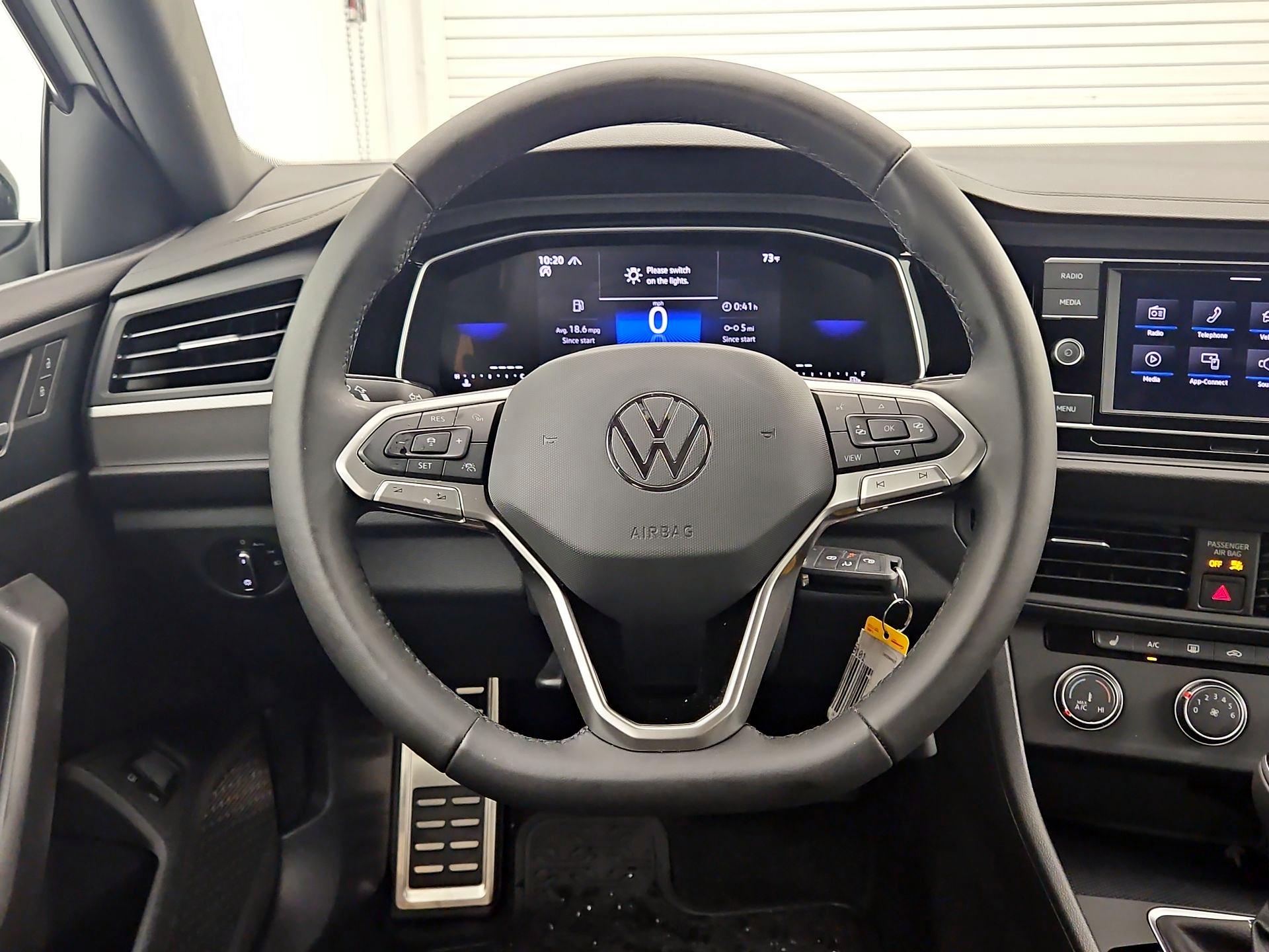 Thumbnail: 2024 Volkswagen Jetta - 10