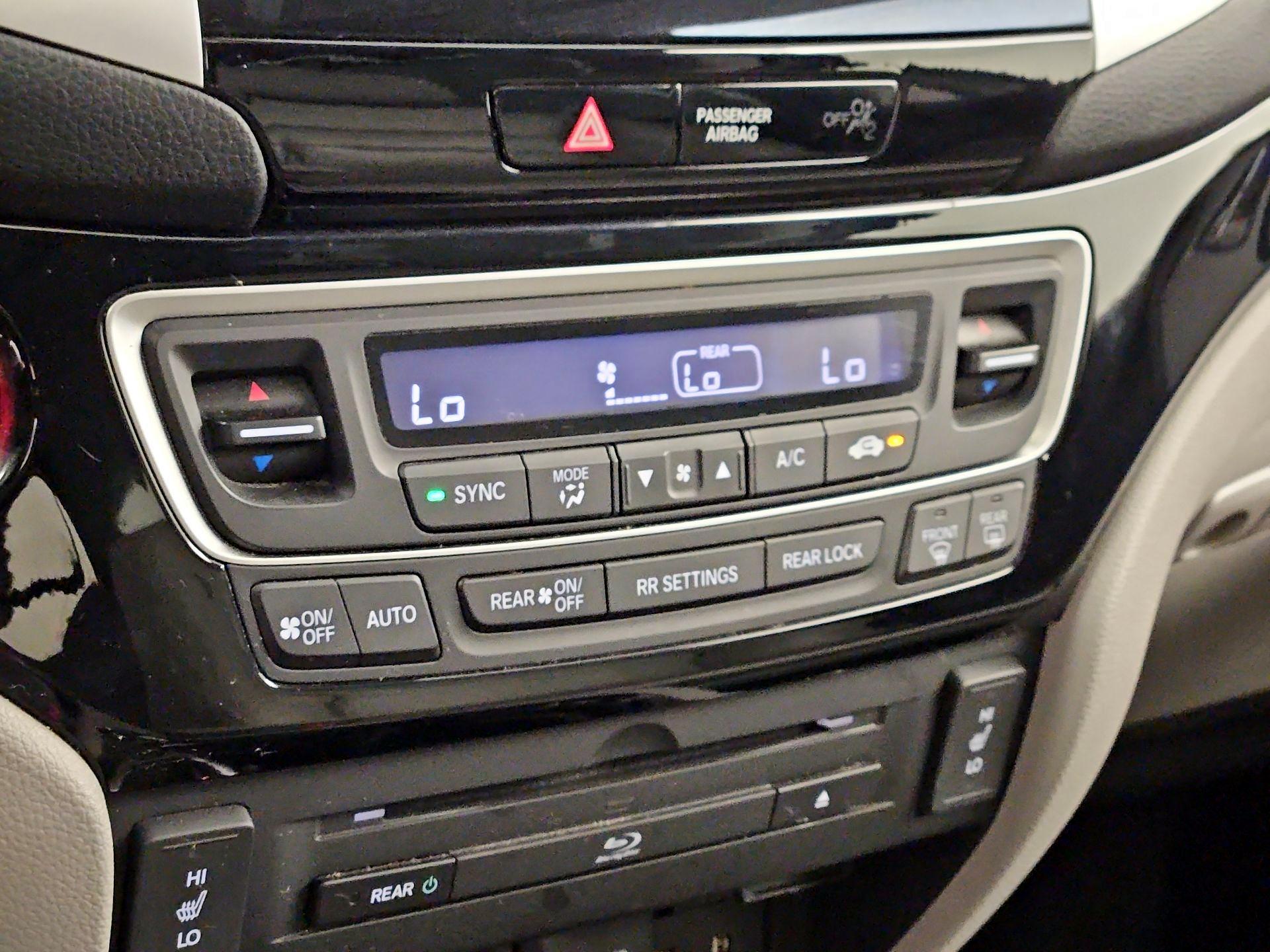 Thumbnail: 2016 Honda Pilot - 16