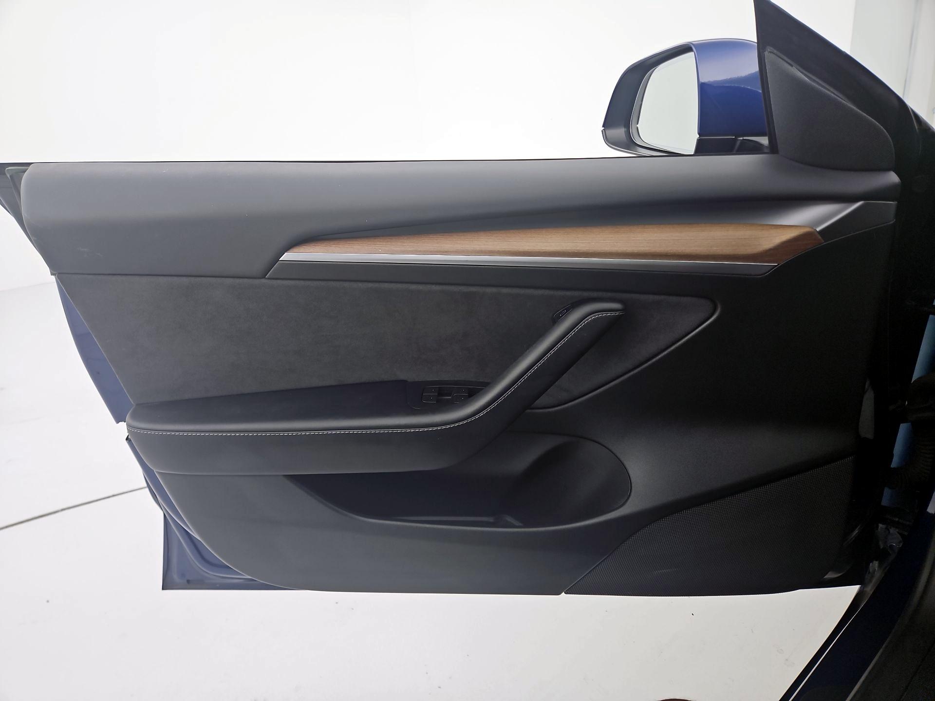 Thumbnail: 2023 Tesla Model 3 - 12
