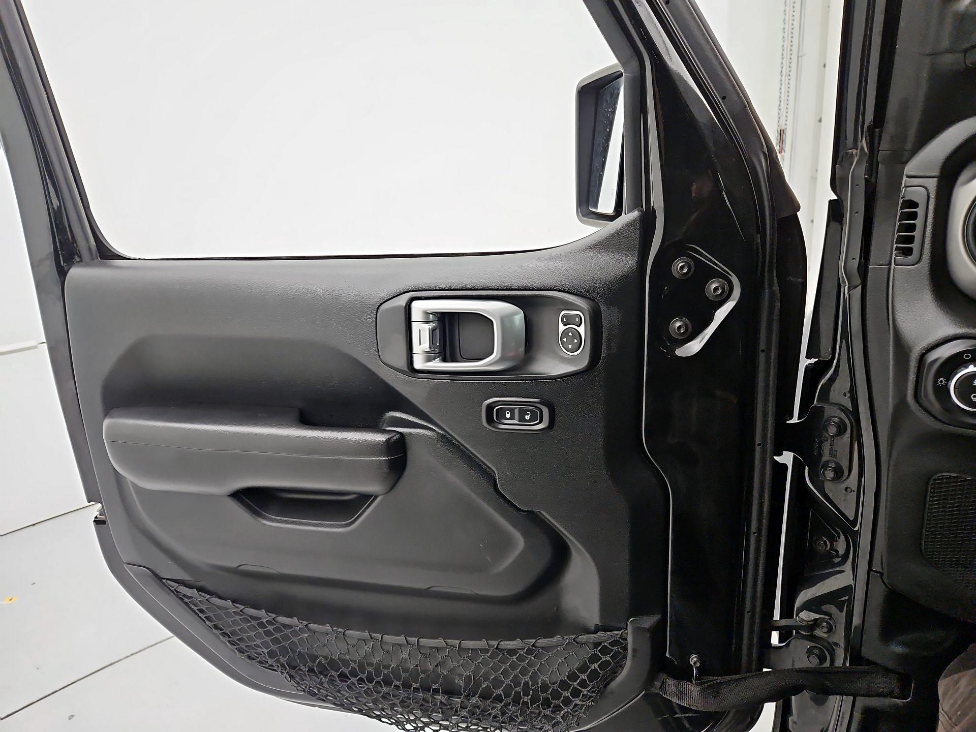 Thumbnail: 2020 Jeep Gladiator - 12