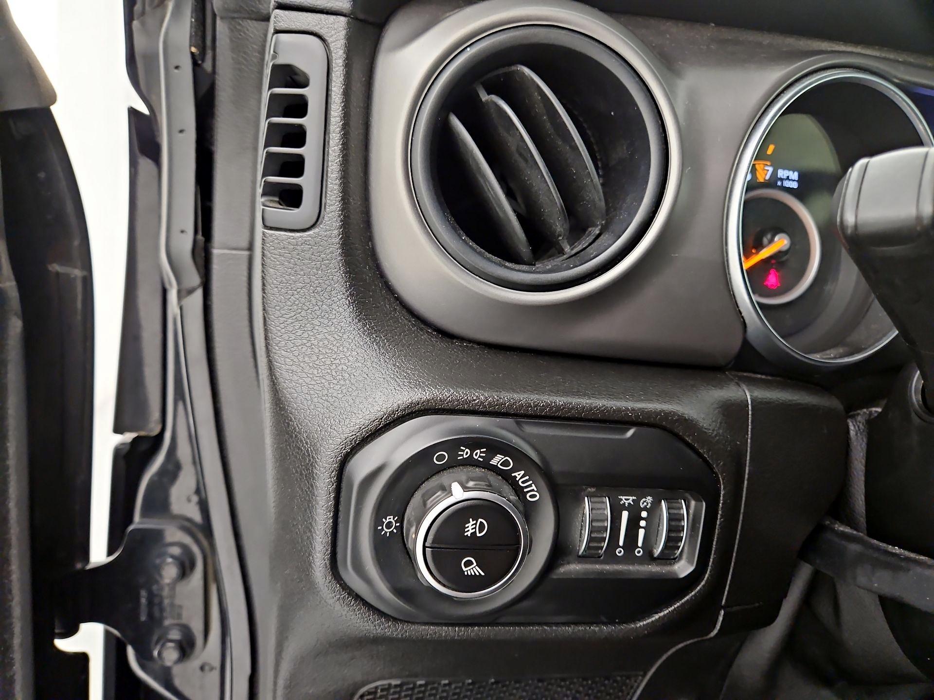 Thumbnail: 2020 Jeep Gladiator - 13