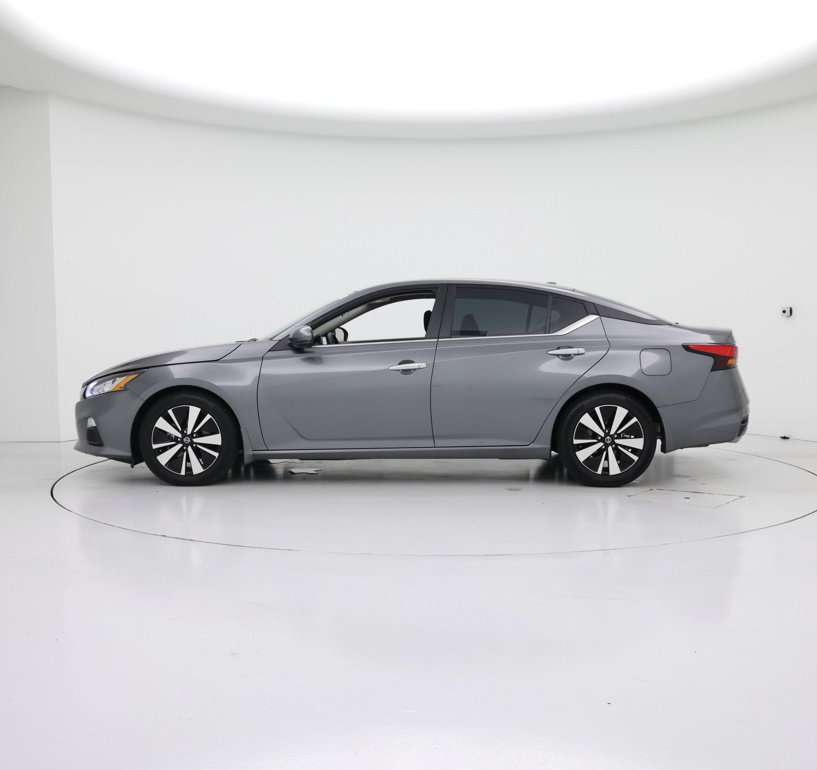 Thumbnail: 2021 Nissan Altima - 3