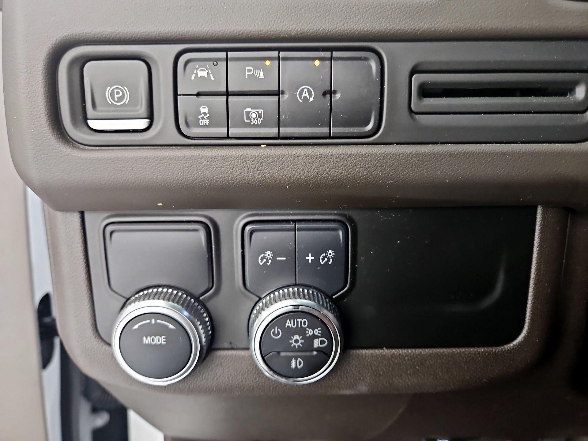Thumbnail: 2023 GMC Yukon - 13