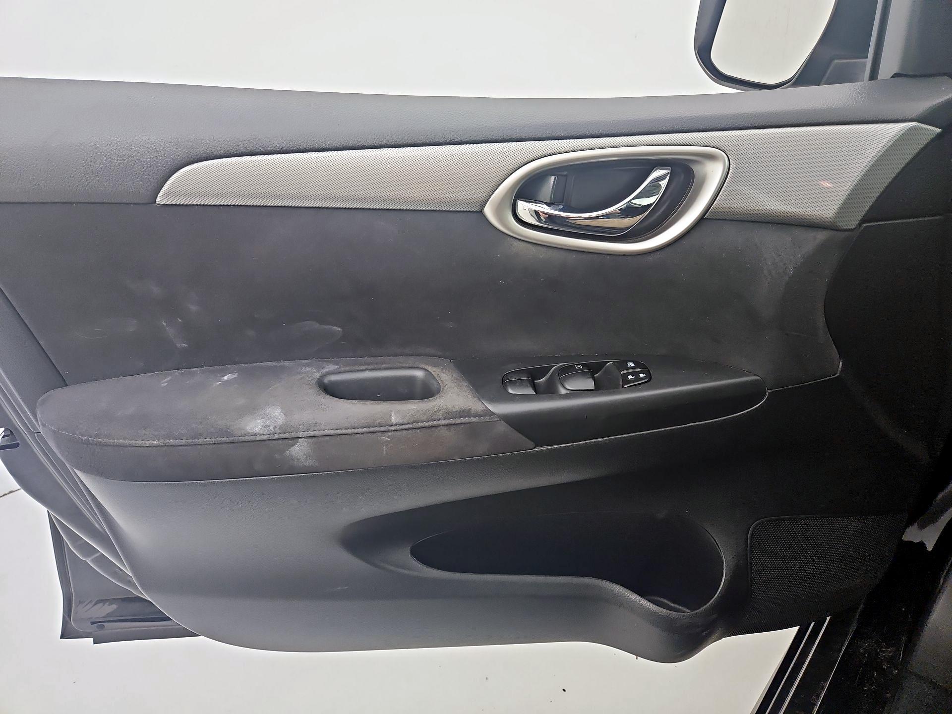 Thumbnail: 2015 Nissan Sentra - 12