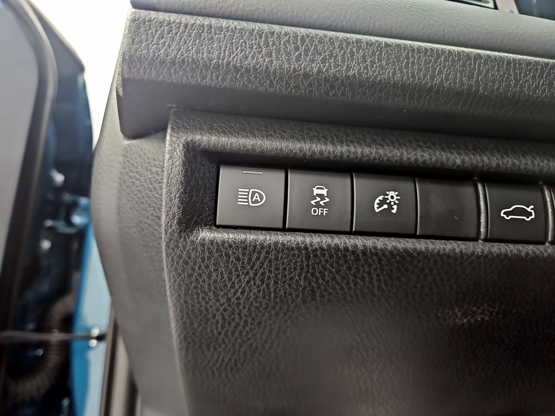 Thumbnail: 2025 Toyota Camry - 13