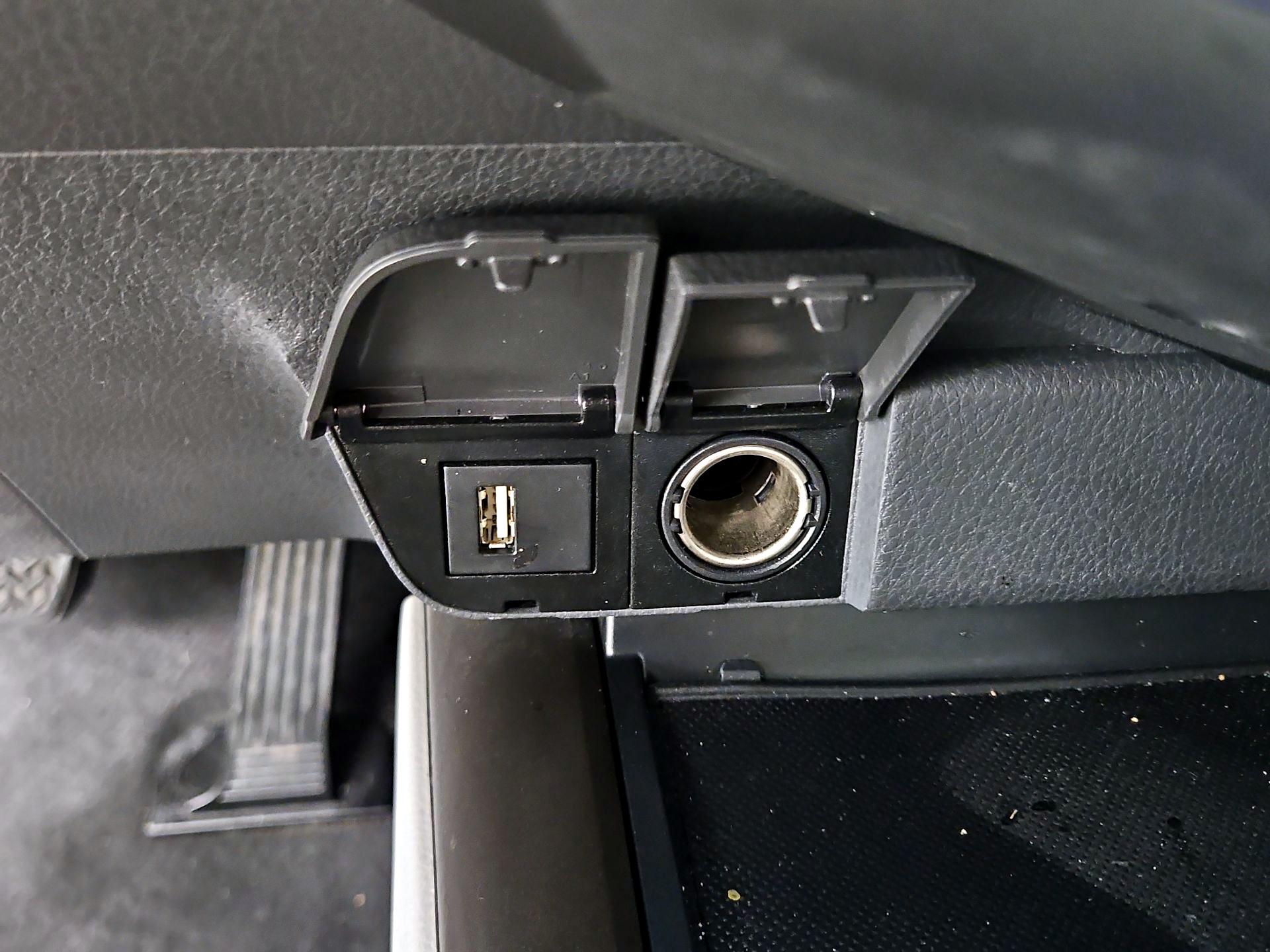 Thumbnail: 2021 Toyota Camry - 18