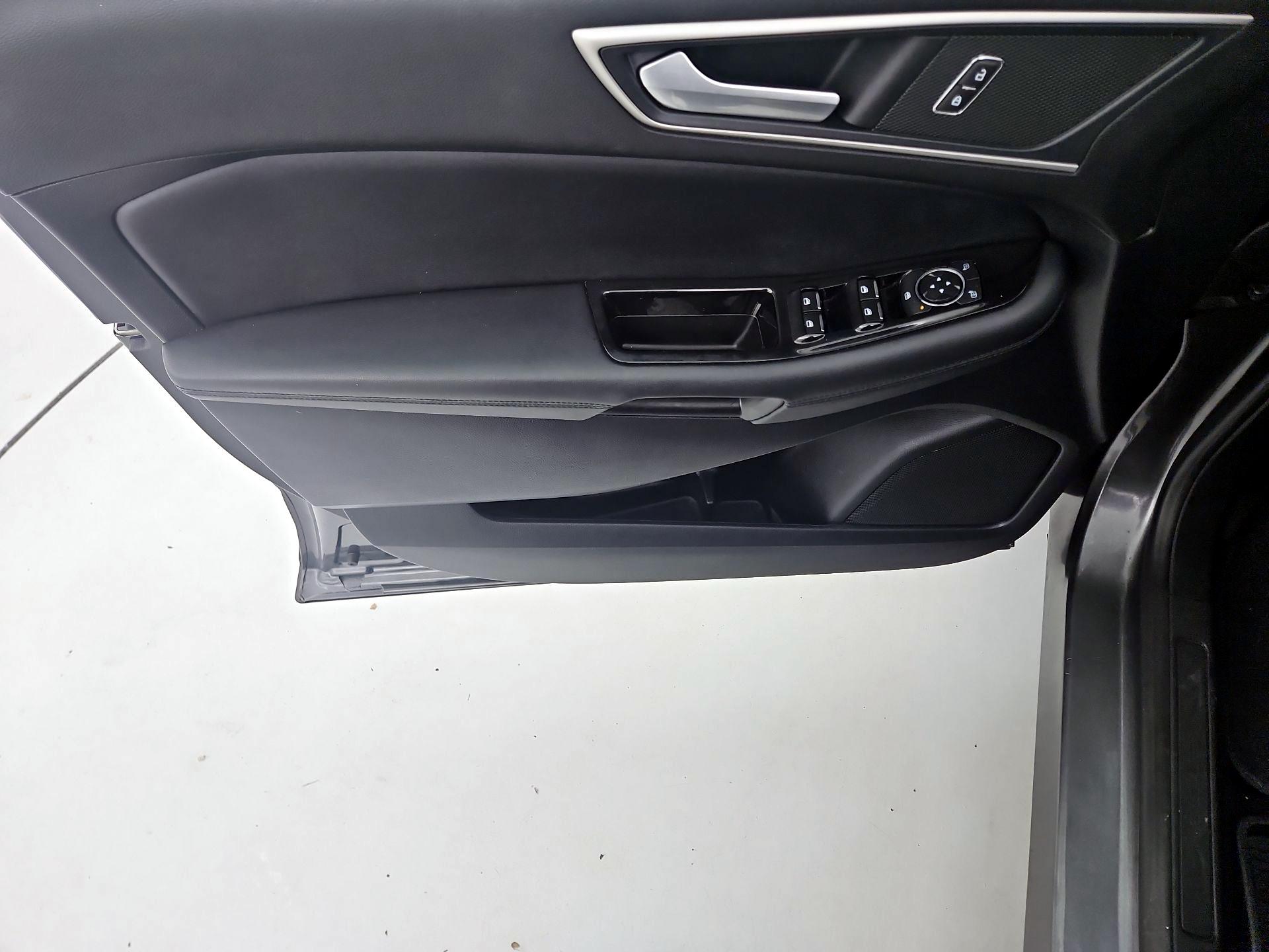 Thumbnail: 2020 Ford Edge - 12