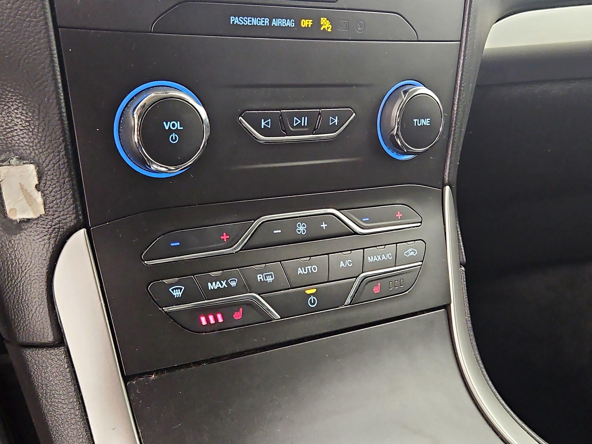 Thumbnail: 2020 Ford Edge - 17