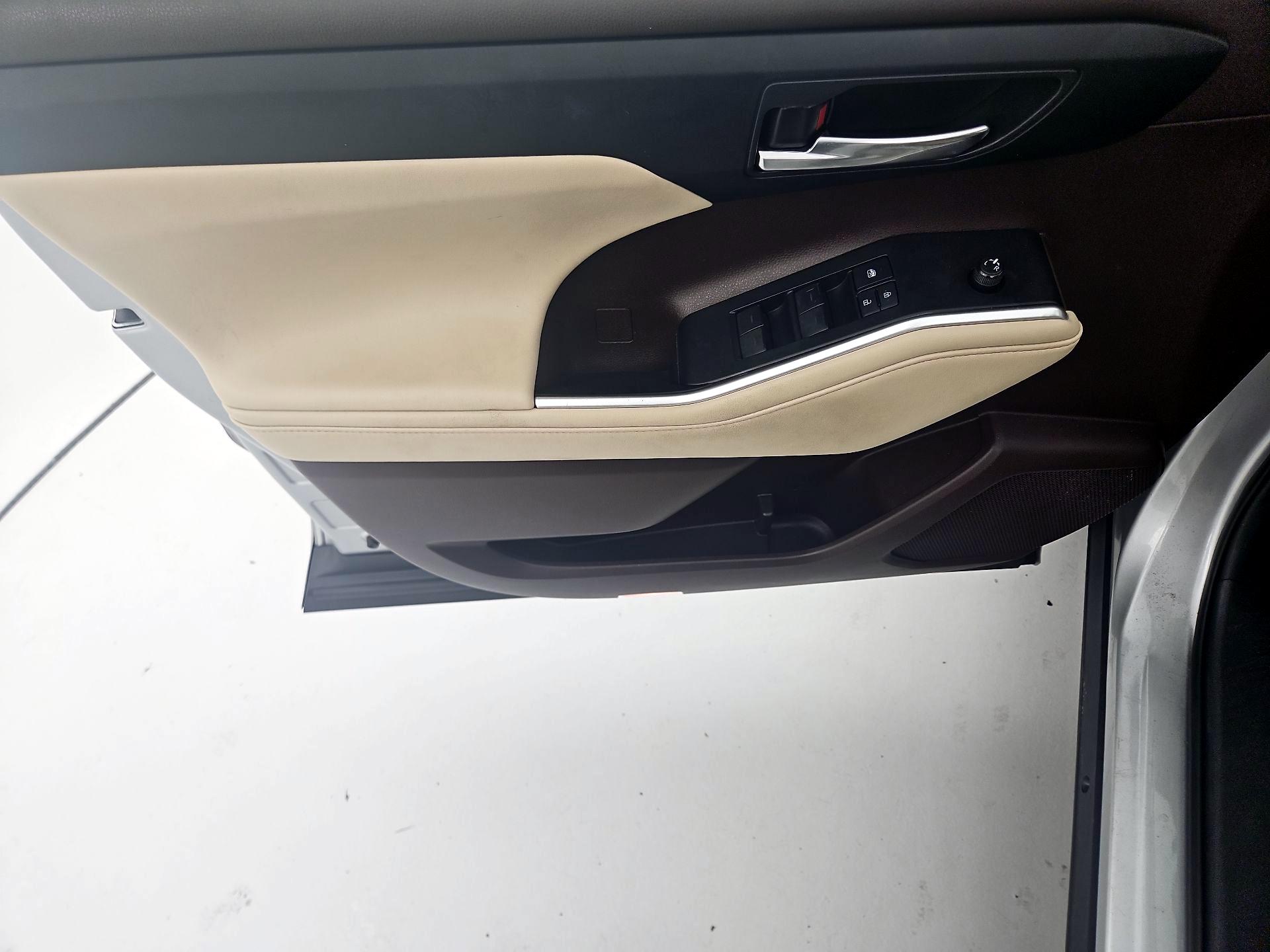 Thumbnail: 2021 Toyota Highlander - 12