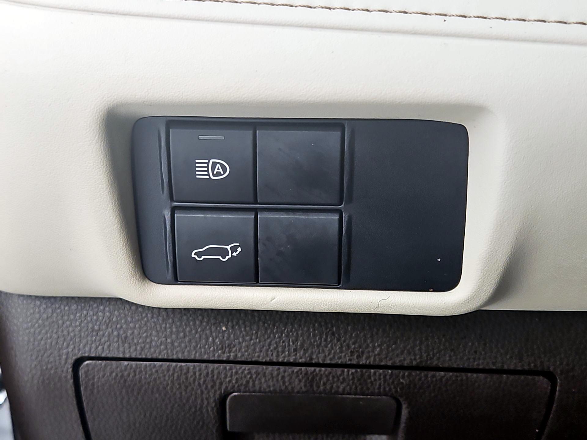 Thumbnail: 2021 Toyota Highlander - 13