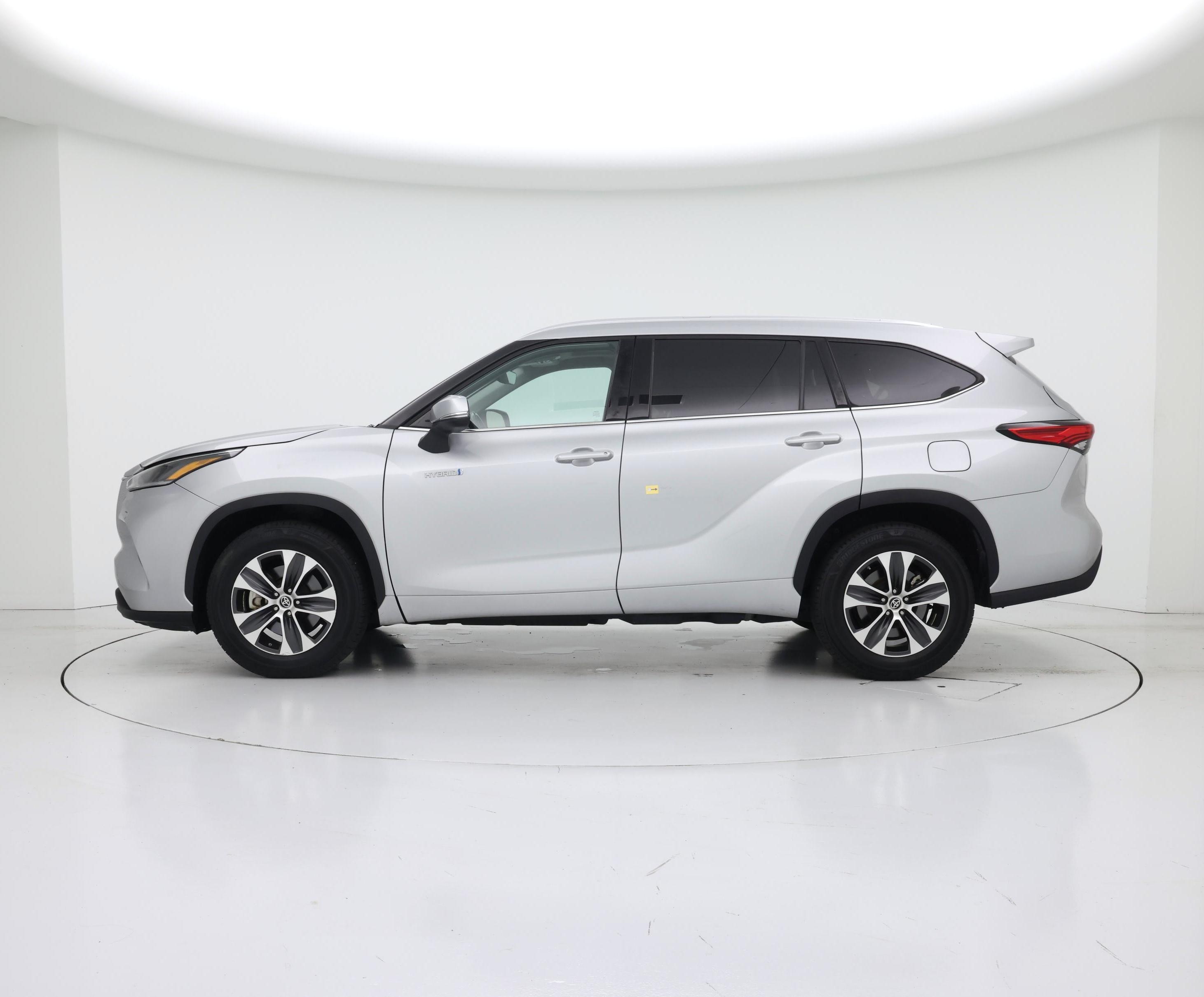 Thumbnail: 2021 Toyota Highlander - 3