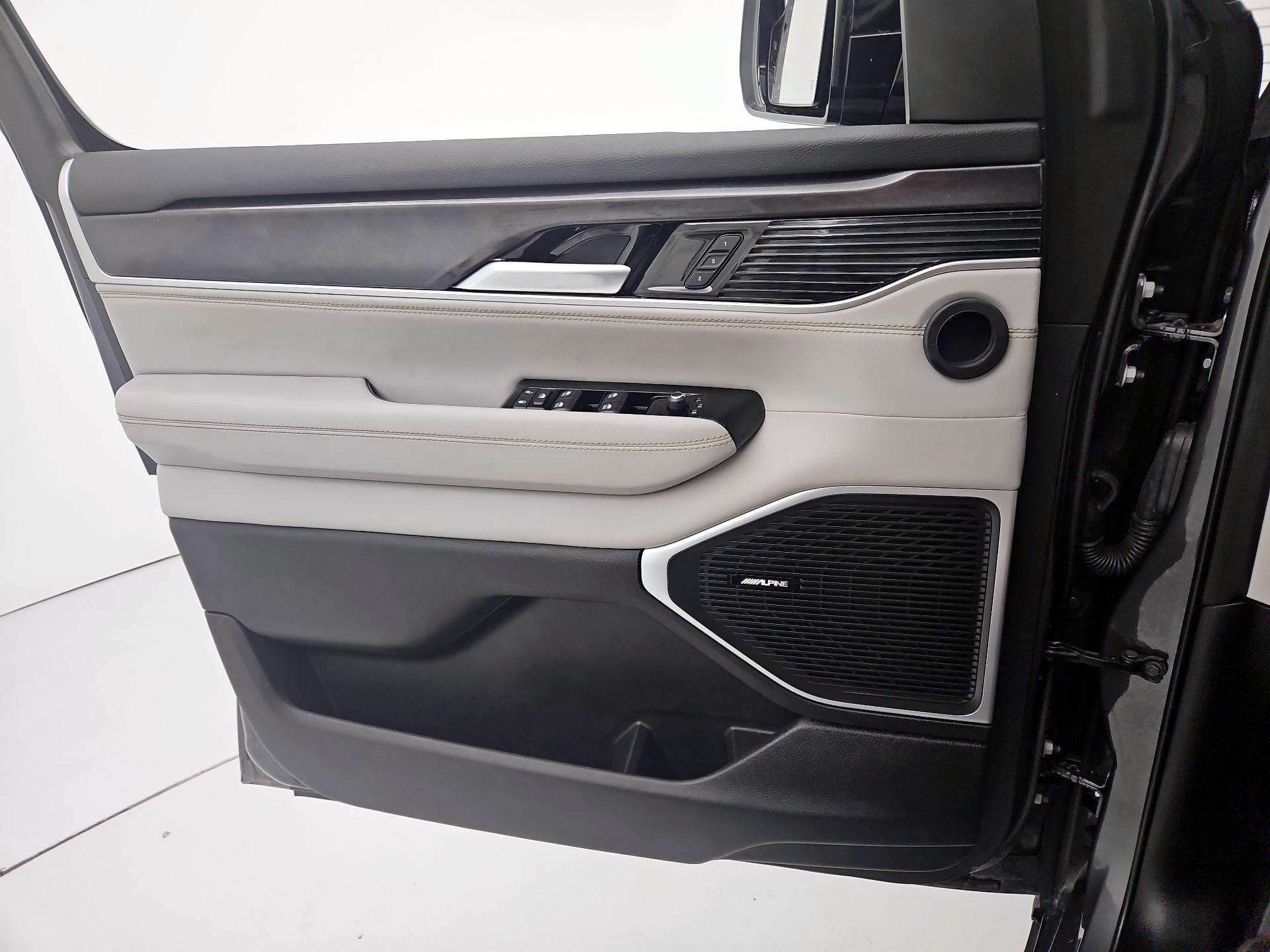 Thumbnail: 2024 Jeep Wagoneer - 12