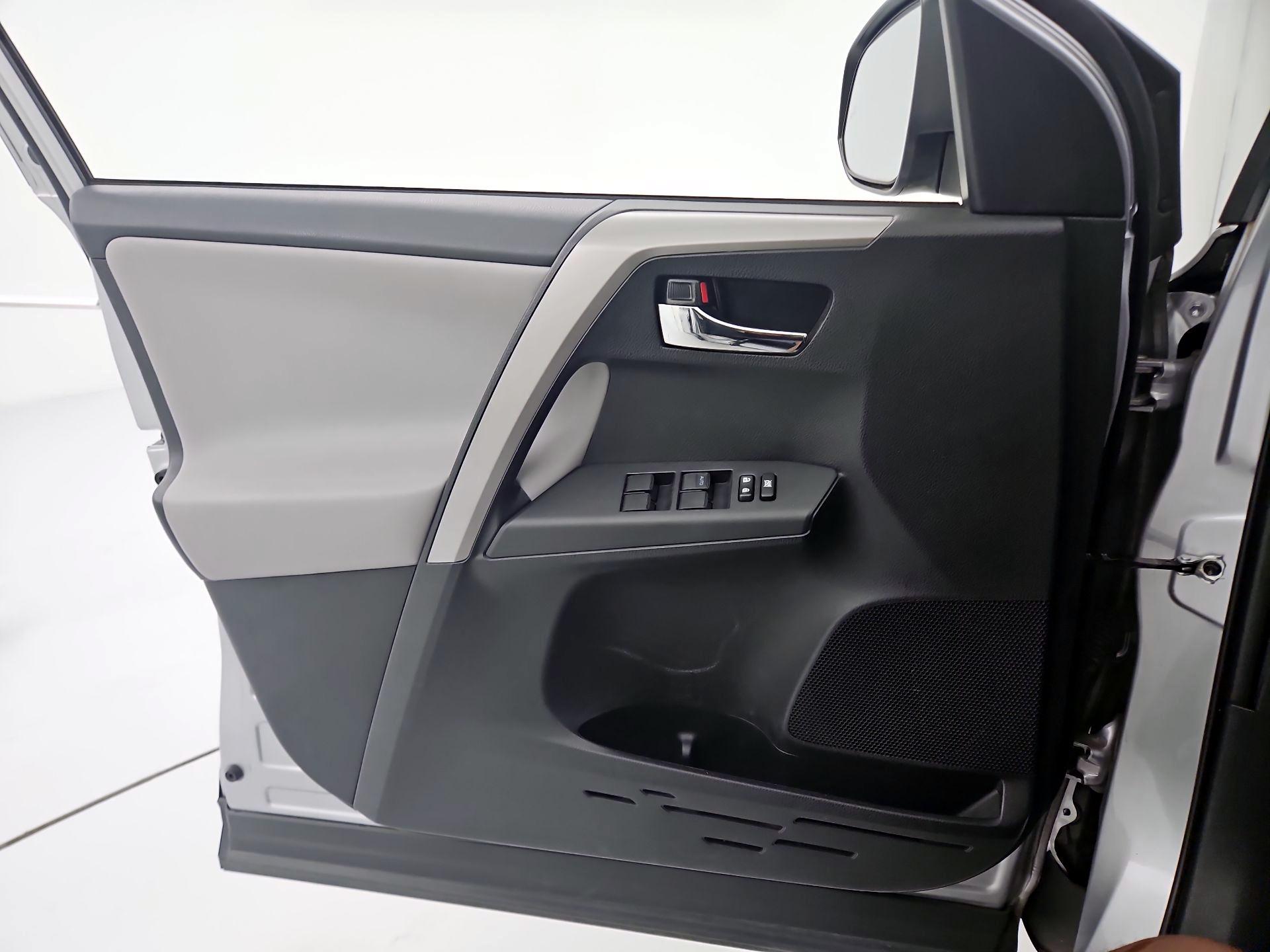 Thumbnail: 2017 Toyota RAV4 - 12