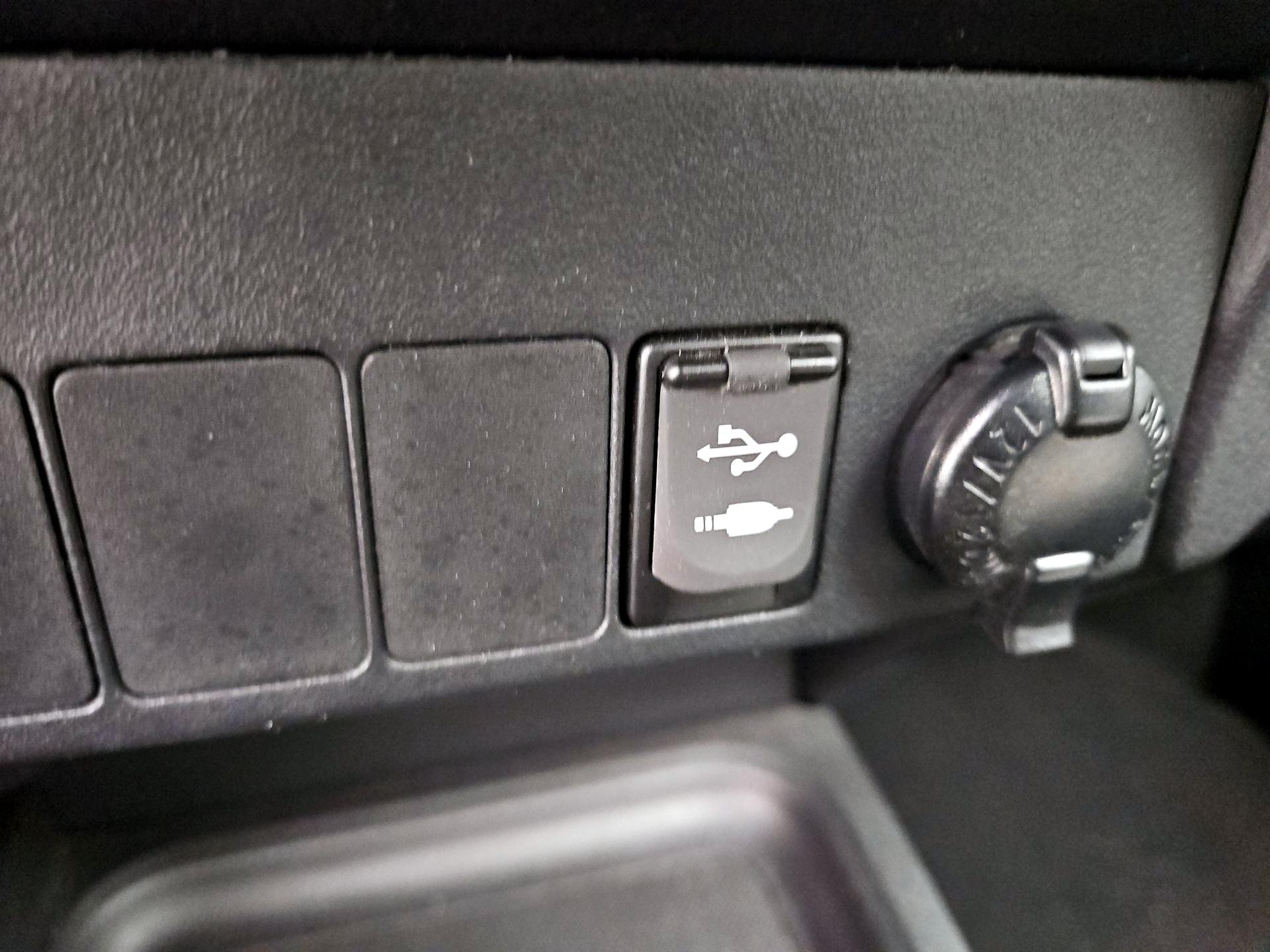 Thumbnail: 2017 Toyota RAV4 - 18