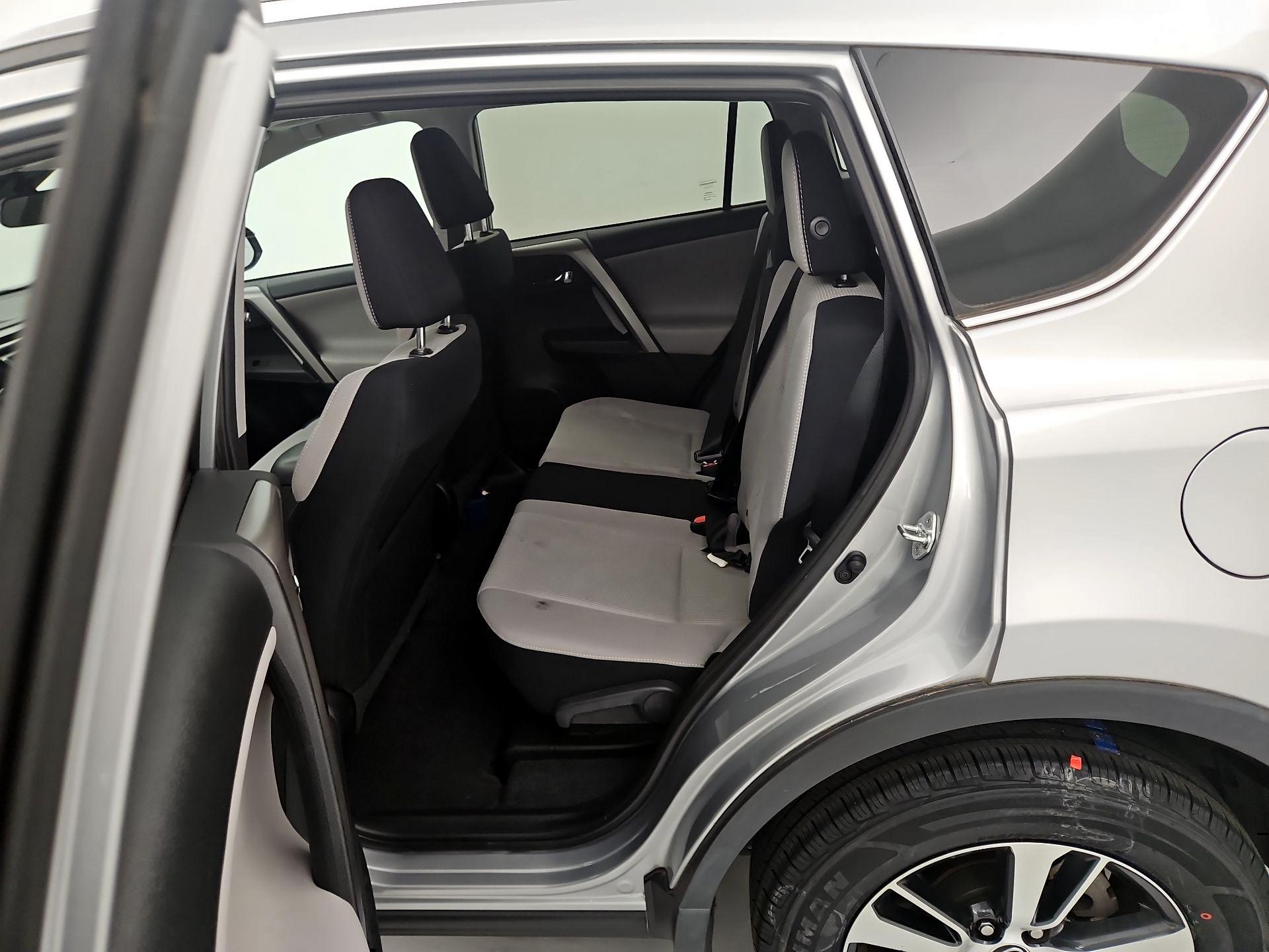 Thumbnail: 2017 Toyota RAV4 - 20