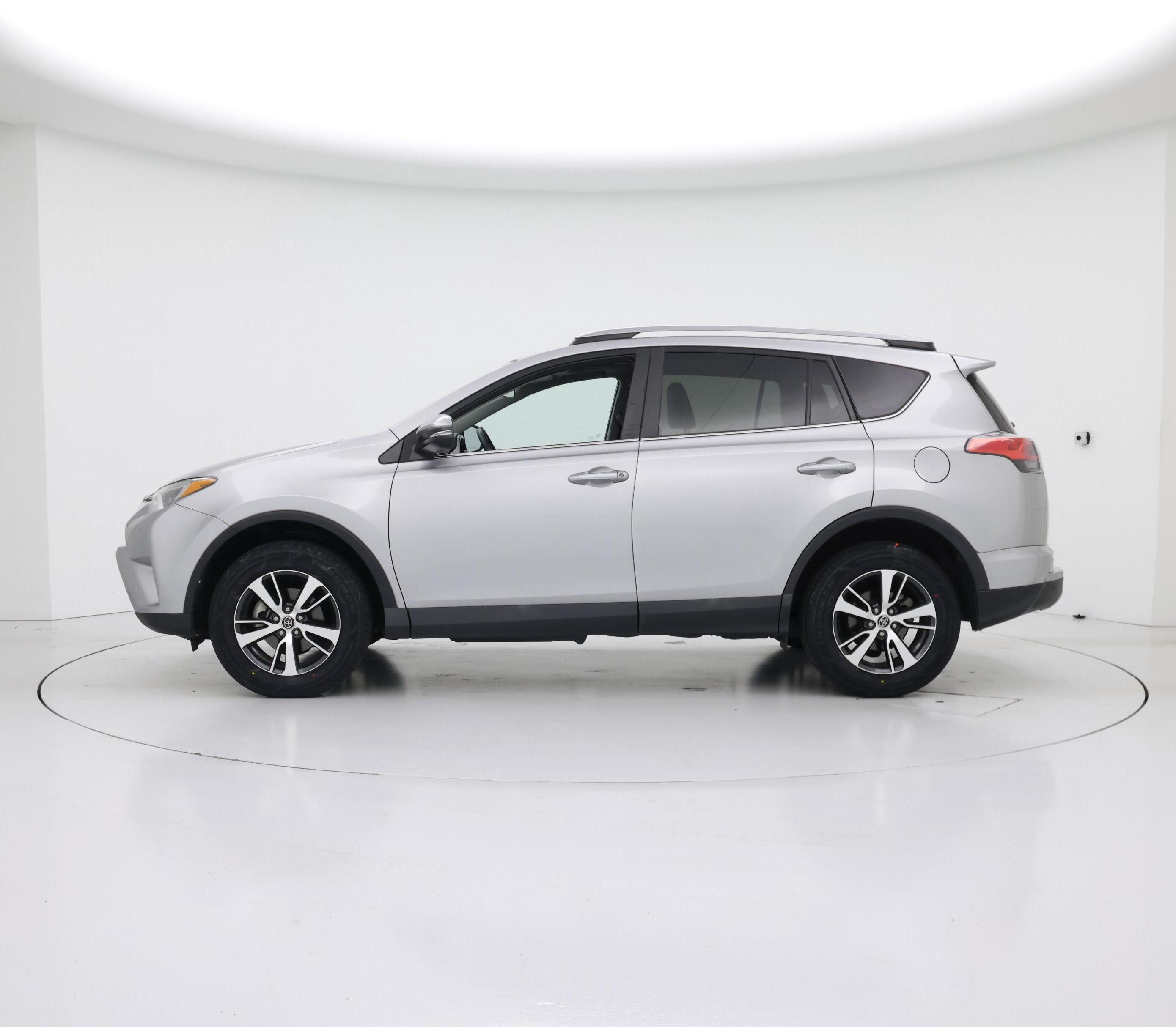 Thumbnail: 2017 Toyota RAV4 - 3