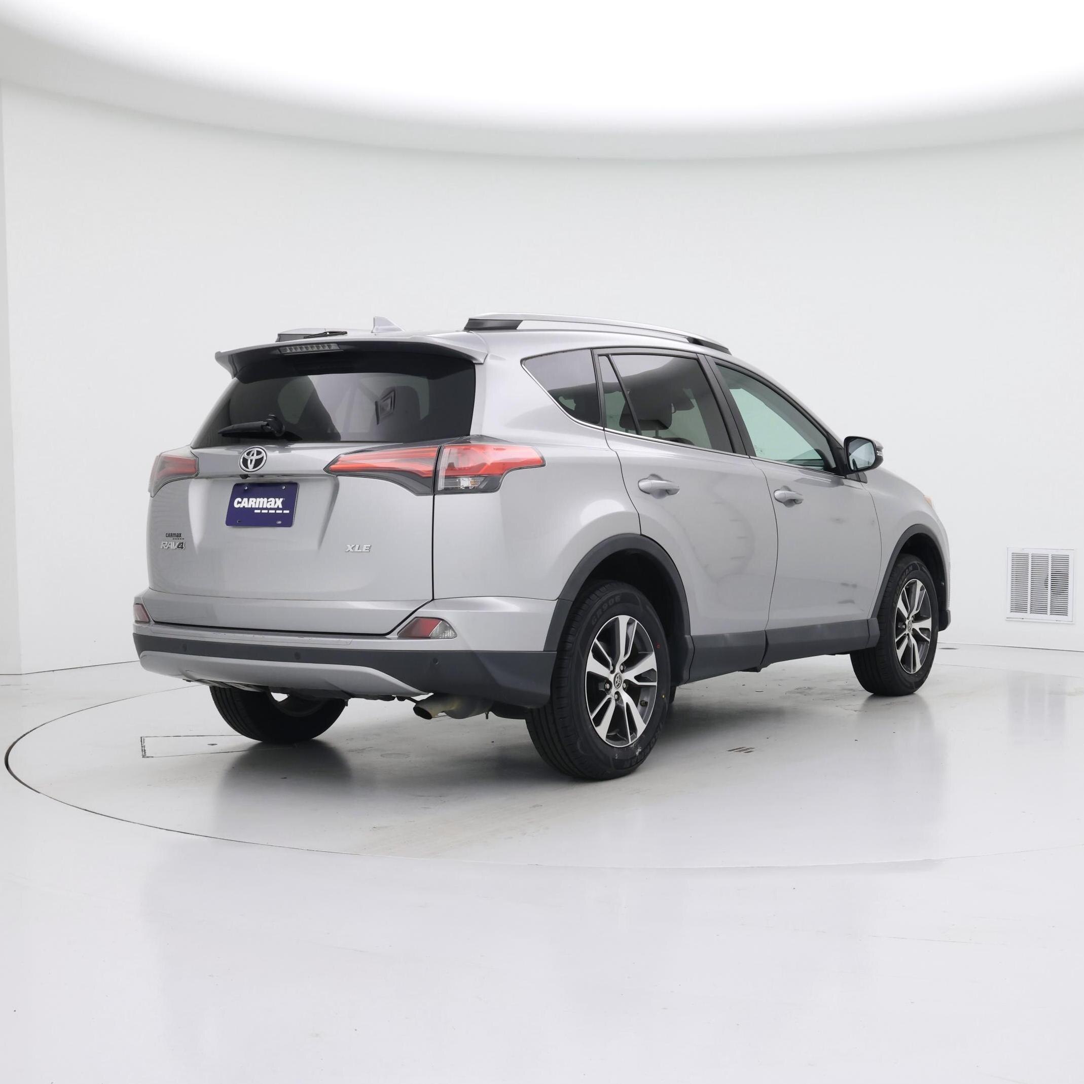 Thumbnail: 2017 Toyota RAV4 - 8