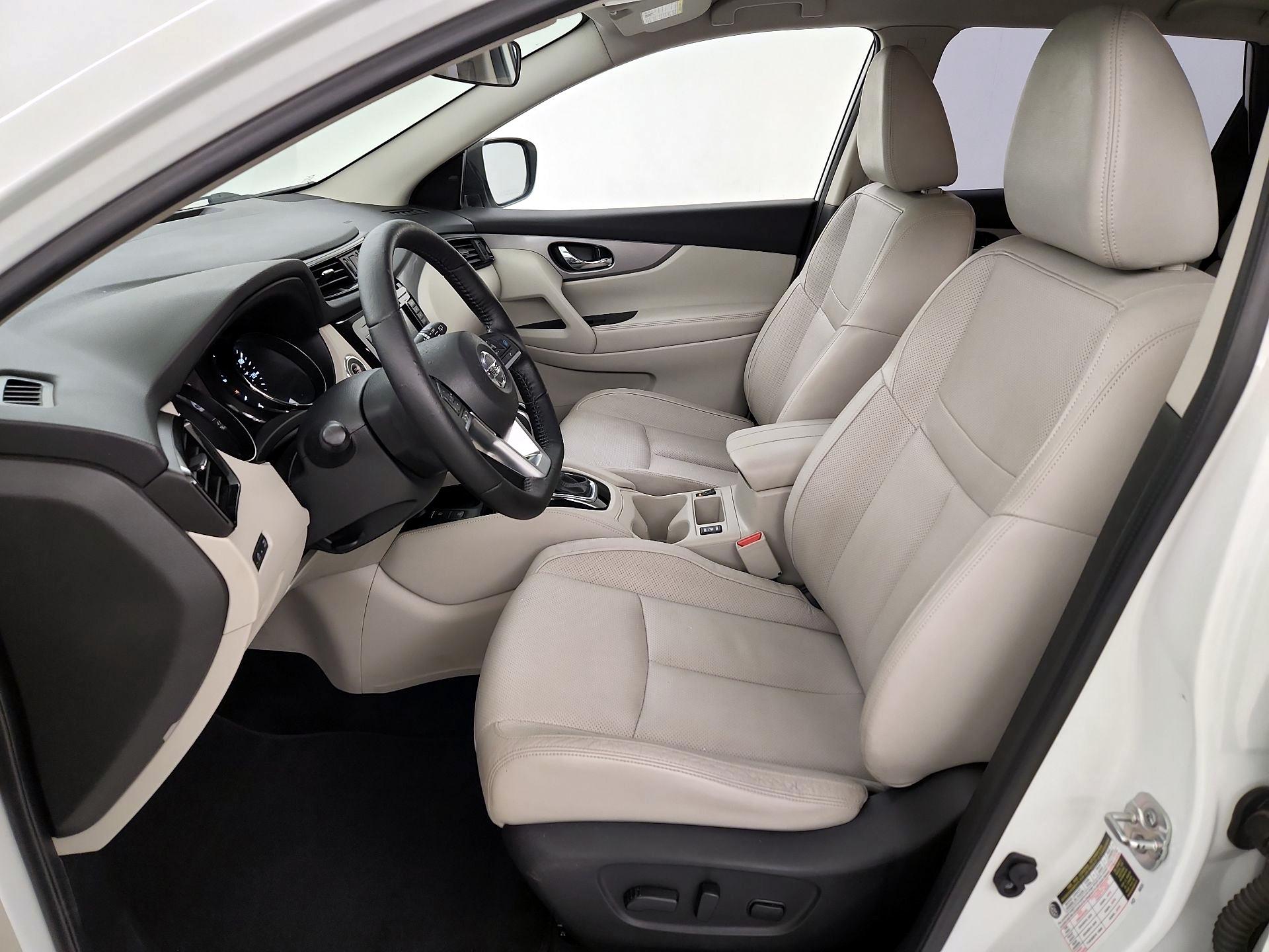 Thumbnail: 2020 Nissan Rogue Sport - 11