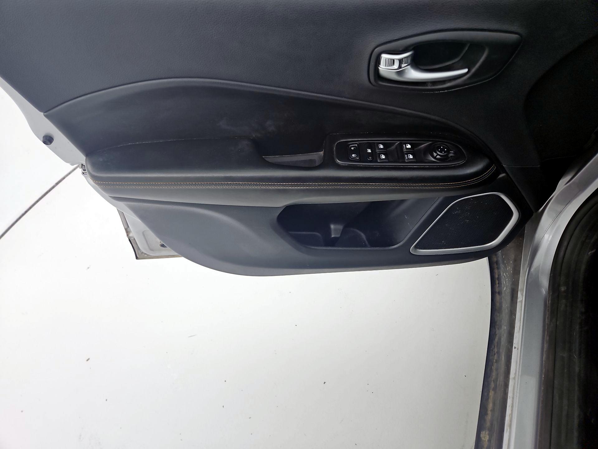 Thumbnail: 2019 Jeep Compass - 12