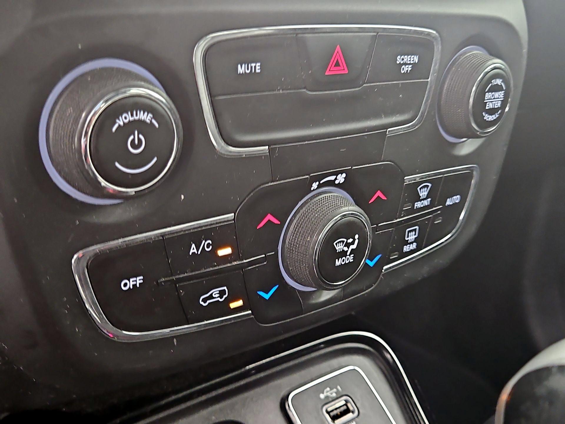 Thumbnail: 2019 Jeep Compass - 16