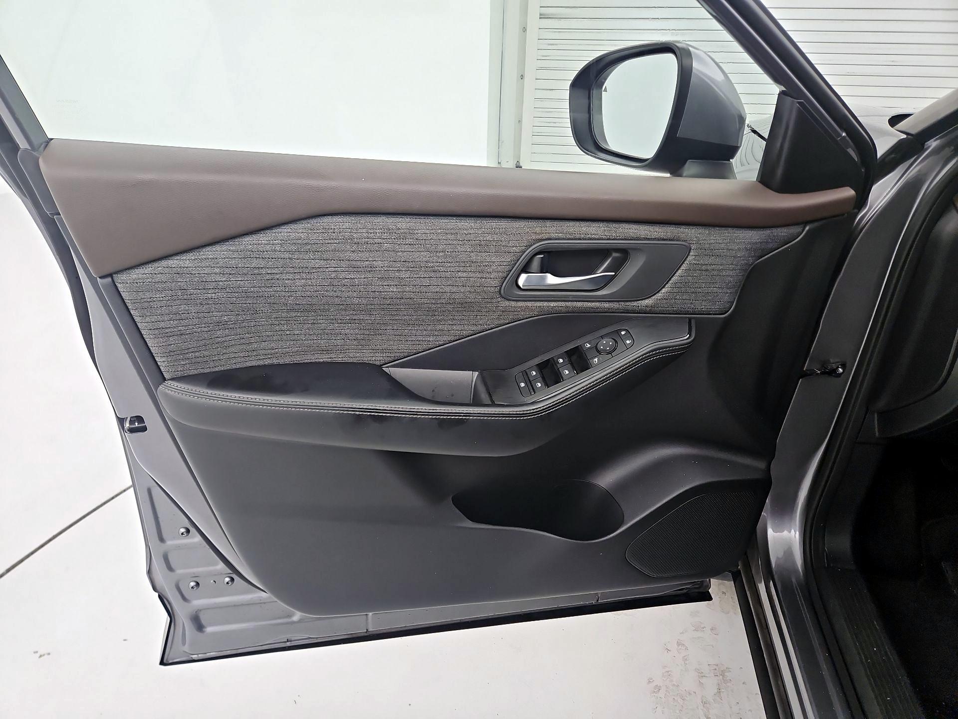 Thumbnail: 2023 Nissan Rogue - 12