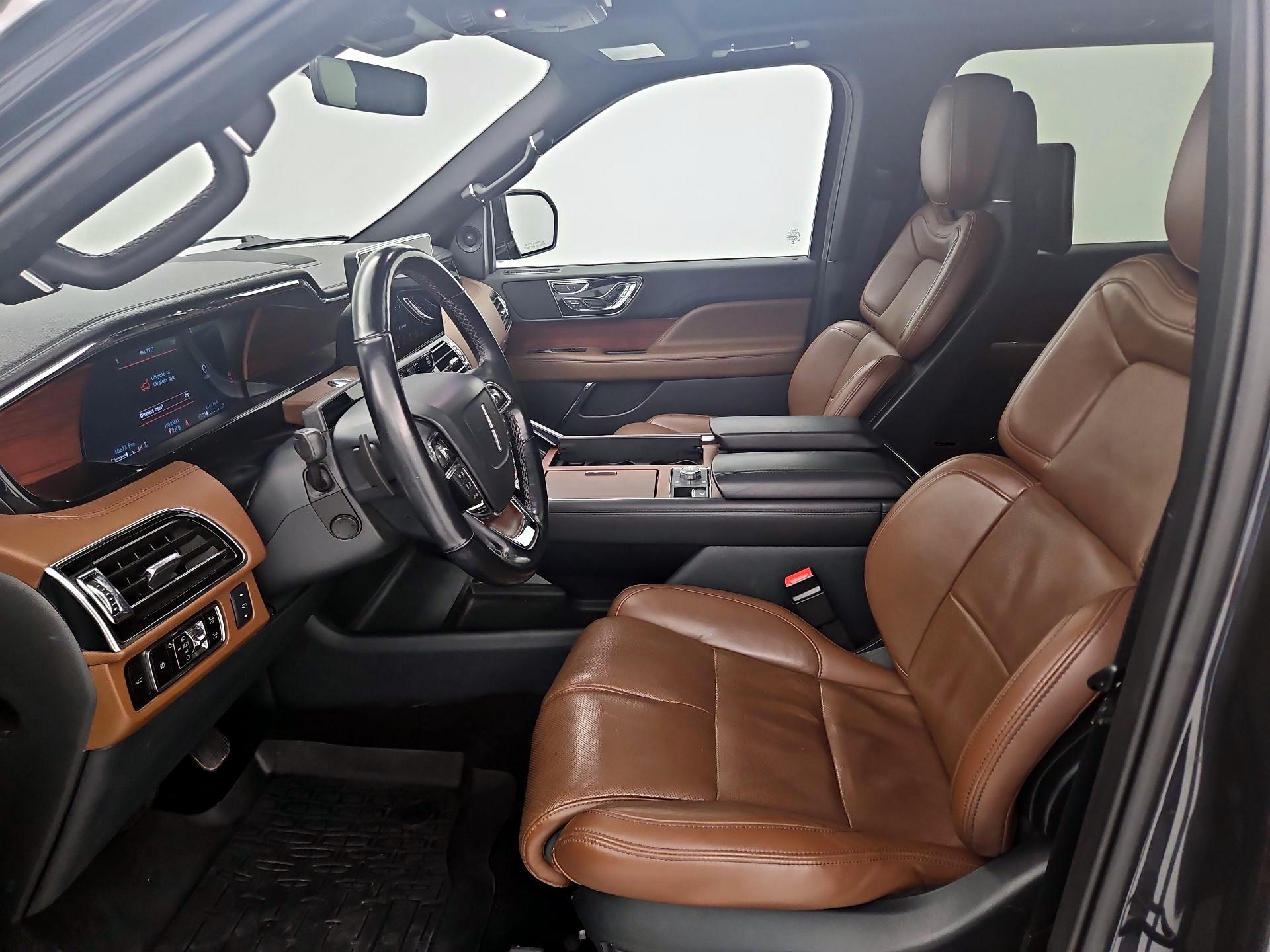 Thumbnail: 2023 Lincoln Navigator L - 11