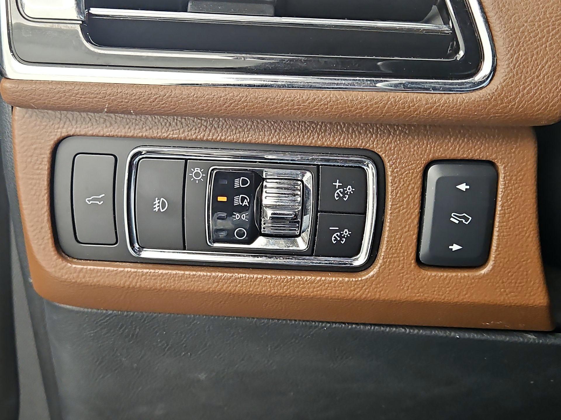 Thumbnail: 2023 Lincoln Navigator L - 13