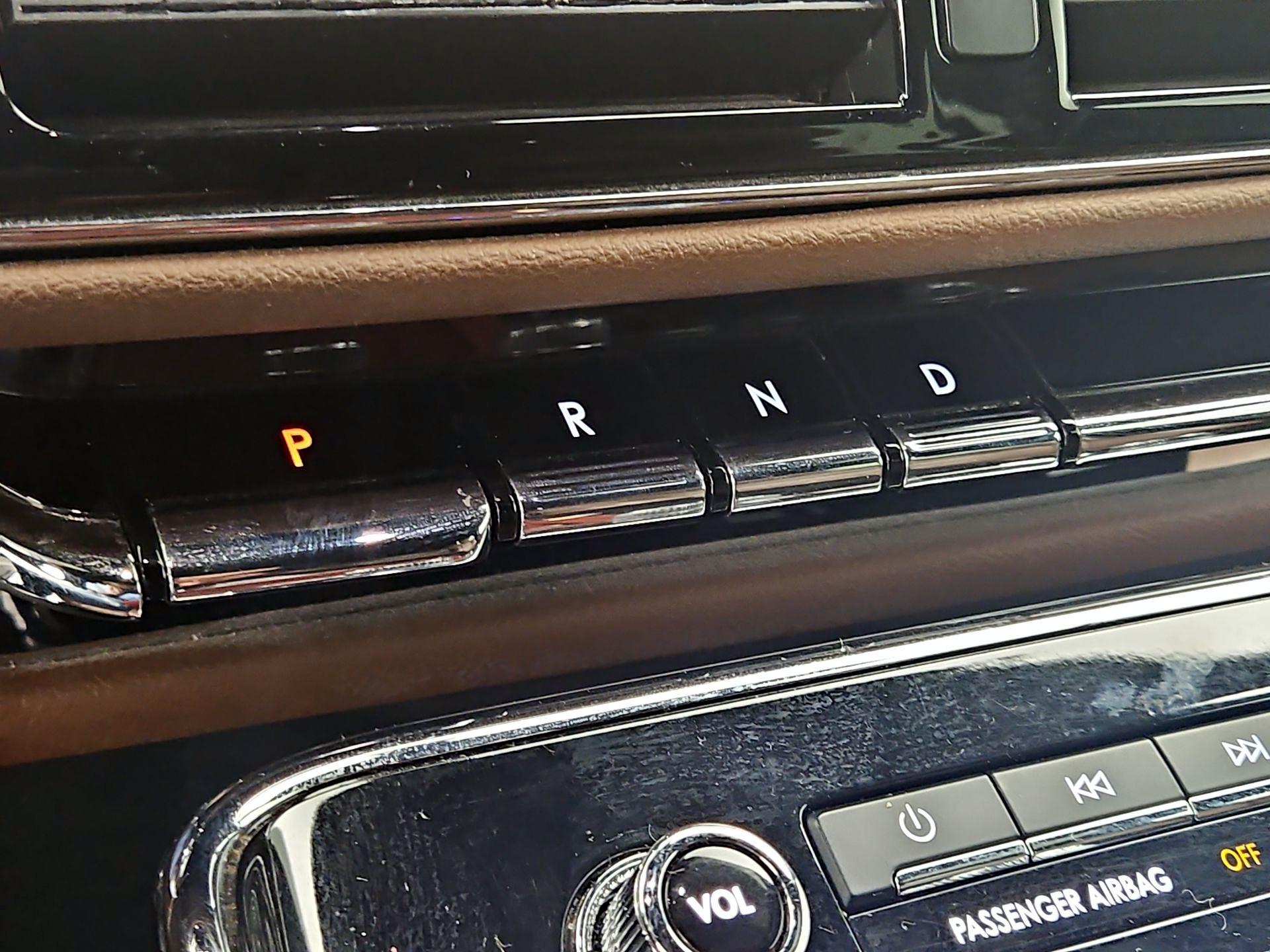 Thumbnail: 2023 Lincoln Navigator L - 18
