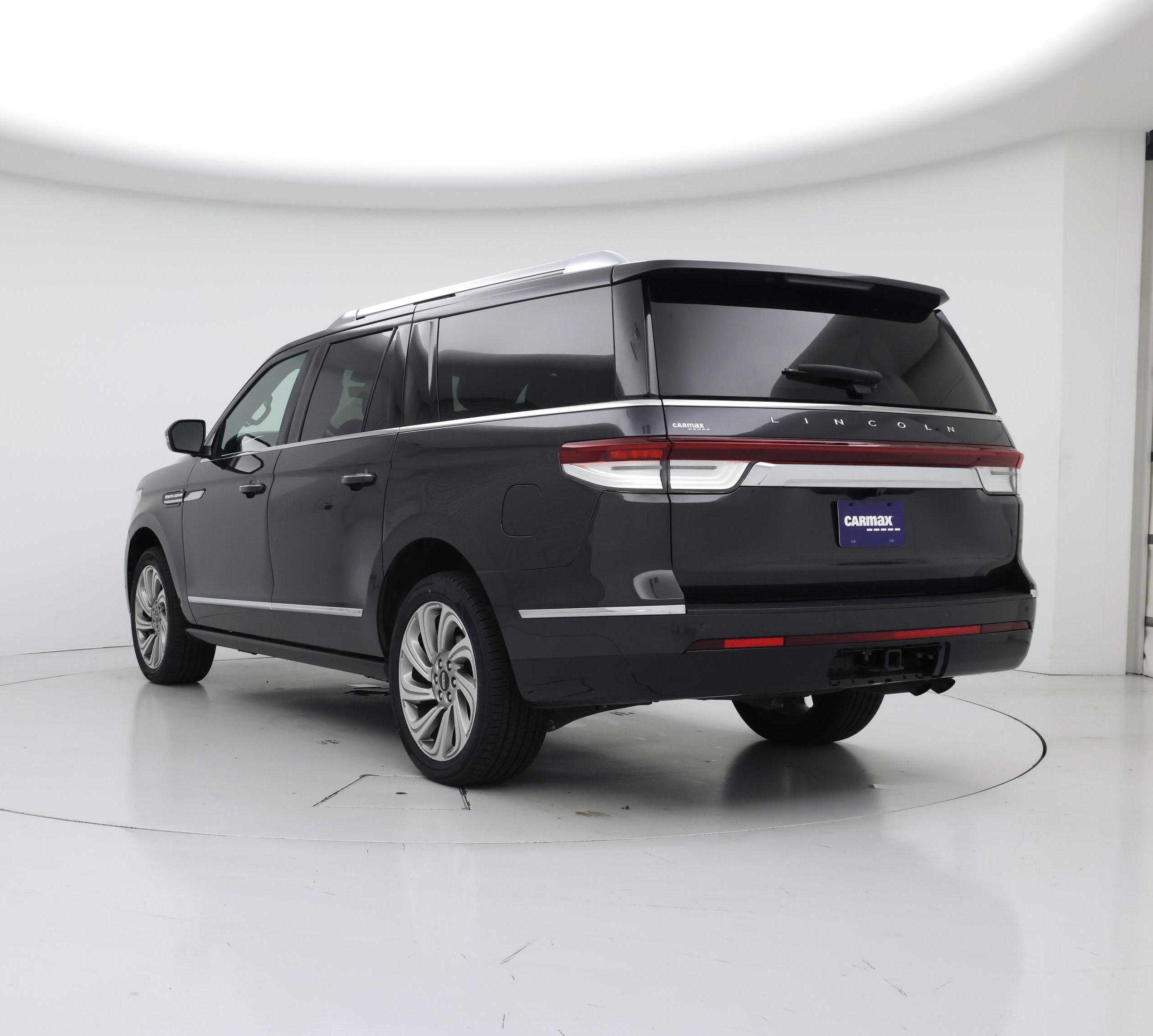 Thumbnail: 2023 Lincoln Navigator L - 2