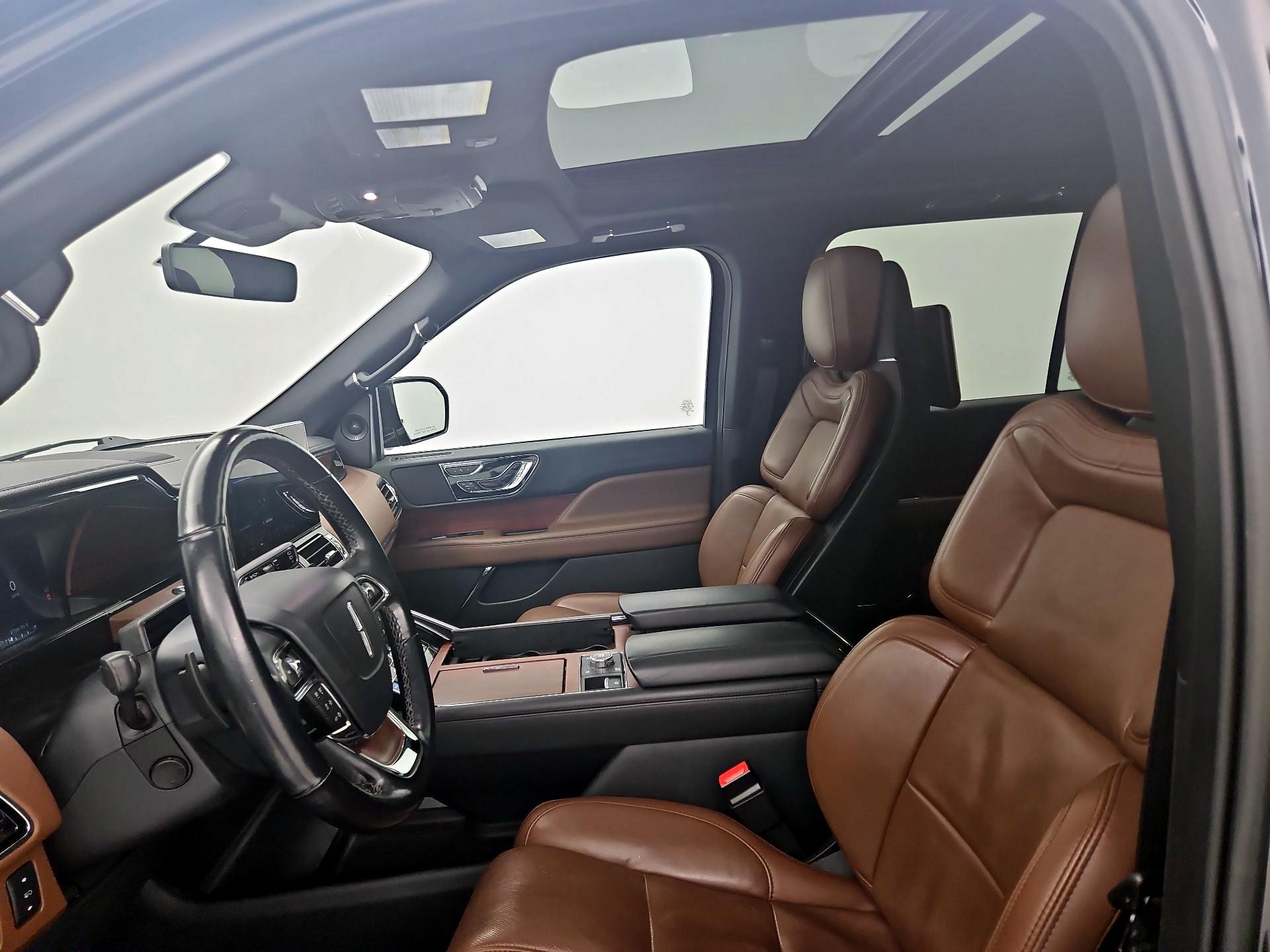 Thumbnail: 2023 Lincoln Navigator L - 20