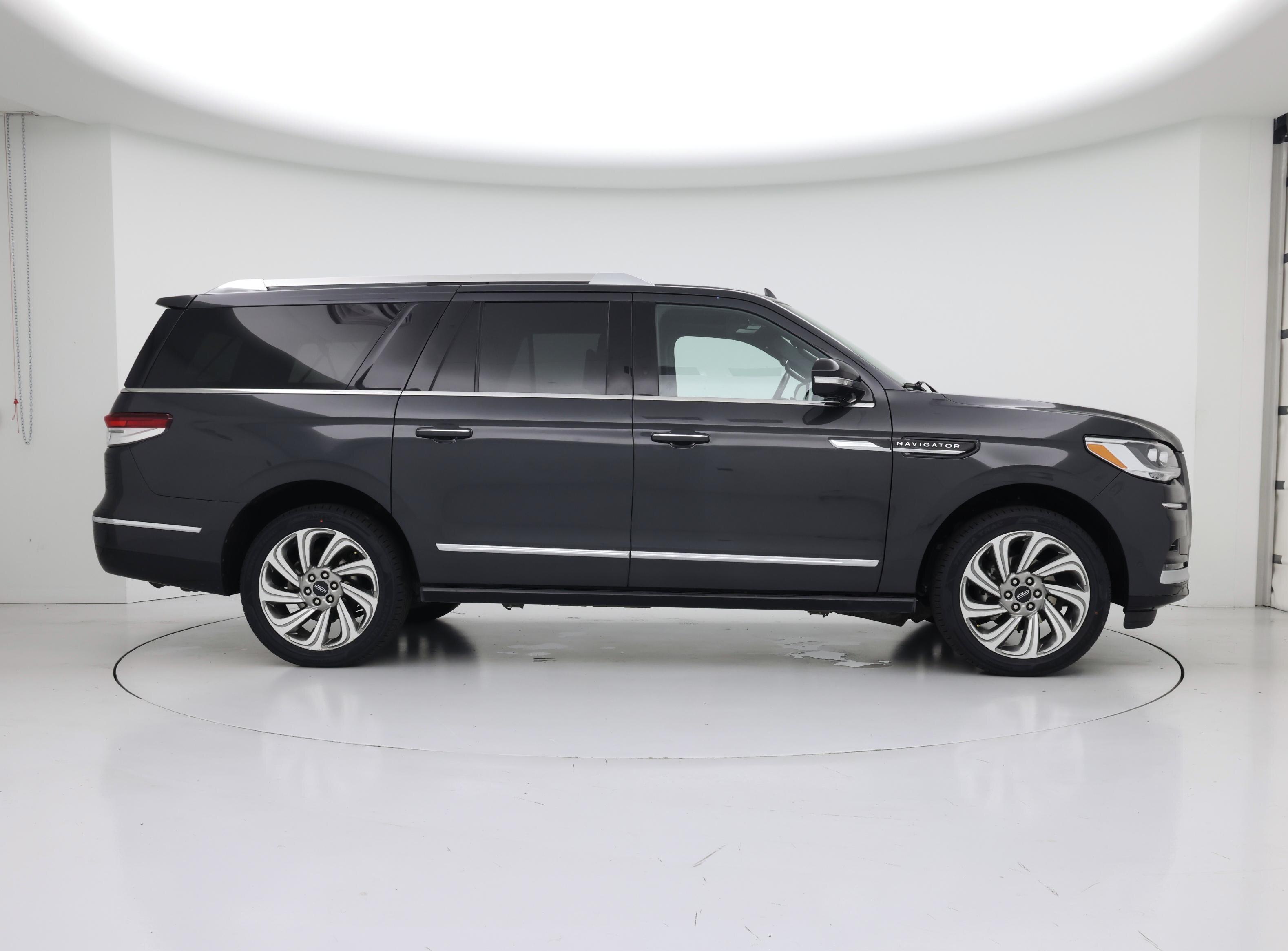 Thumbnail: 2023 Lincoln Navigator L - 7