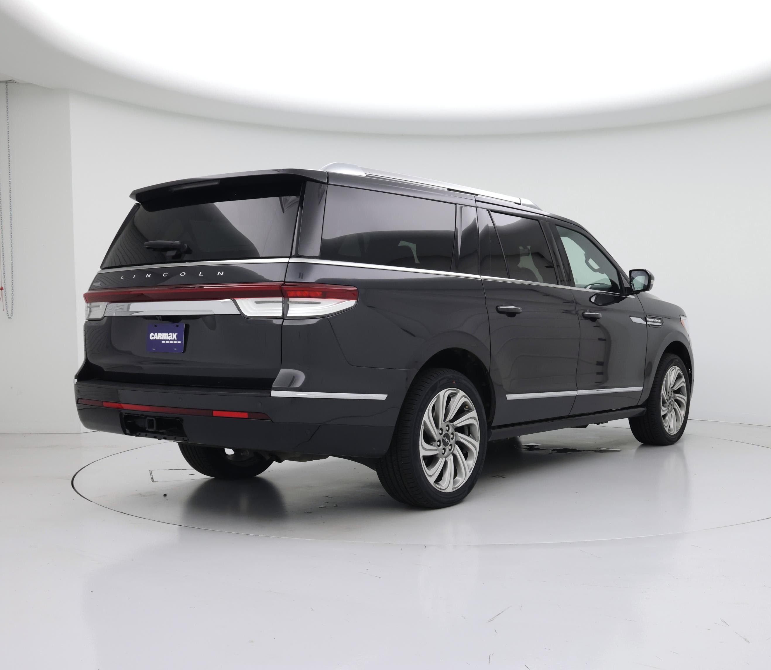 Thumbnail: 2023 Lincoln Navigator L - 8