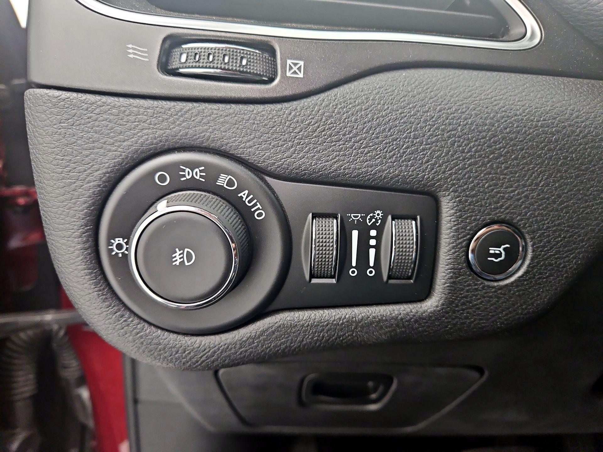 Thumbnail: 2019 Jeep Cherokee - 13