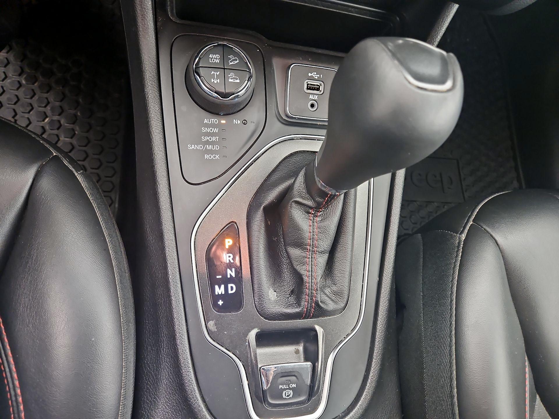 Thumbnail: 2019 Jeep Cherokee - 18