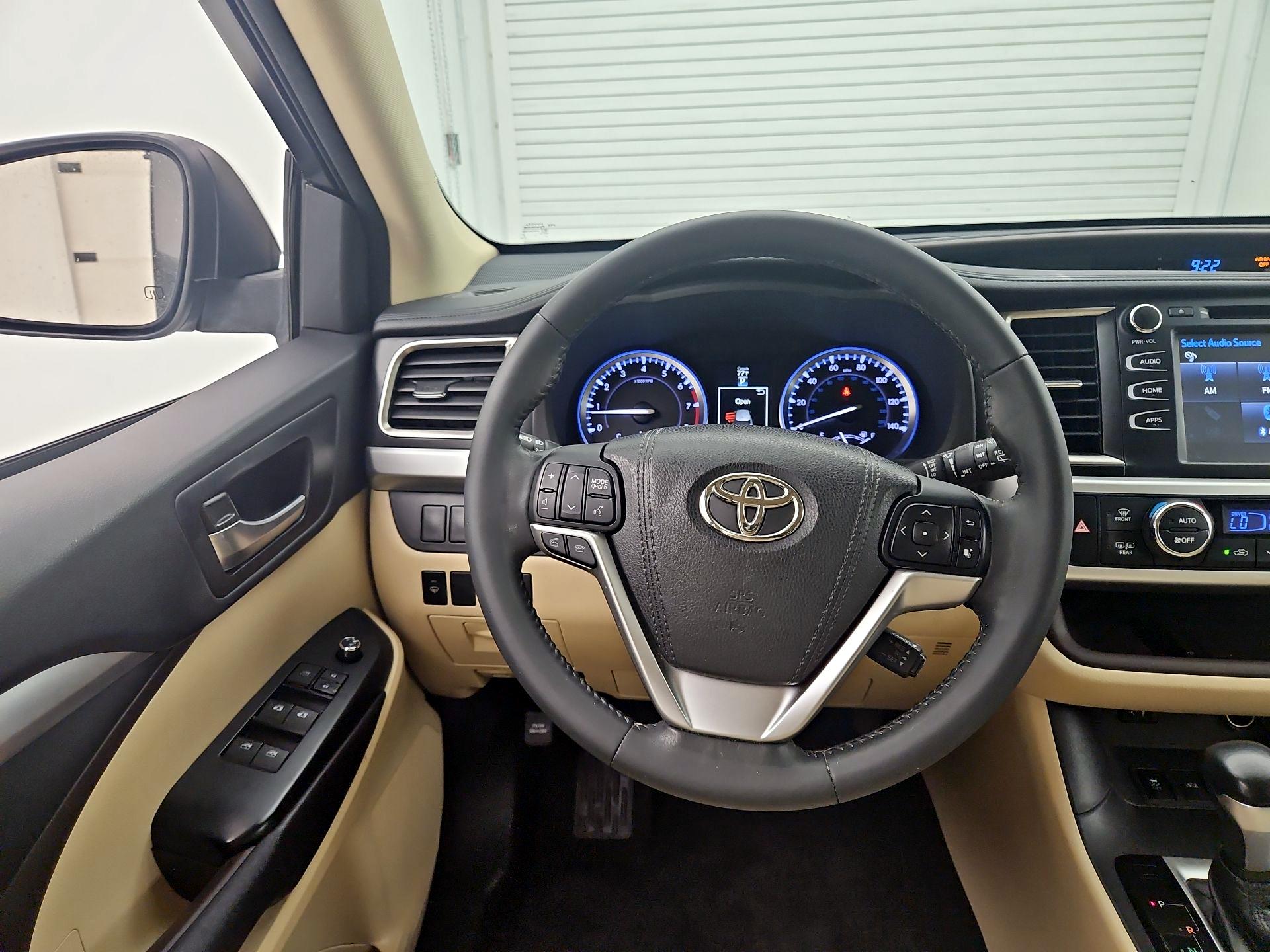 Thumbnail: 2016 Toyota Highlander - 10