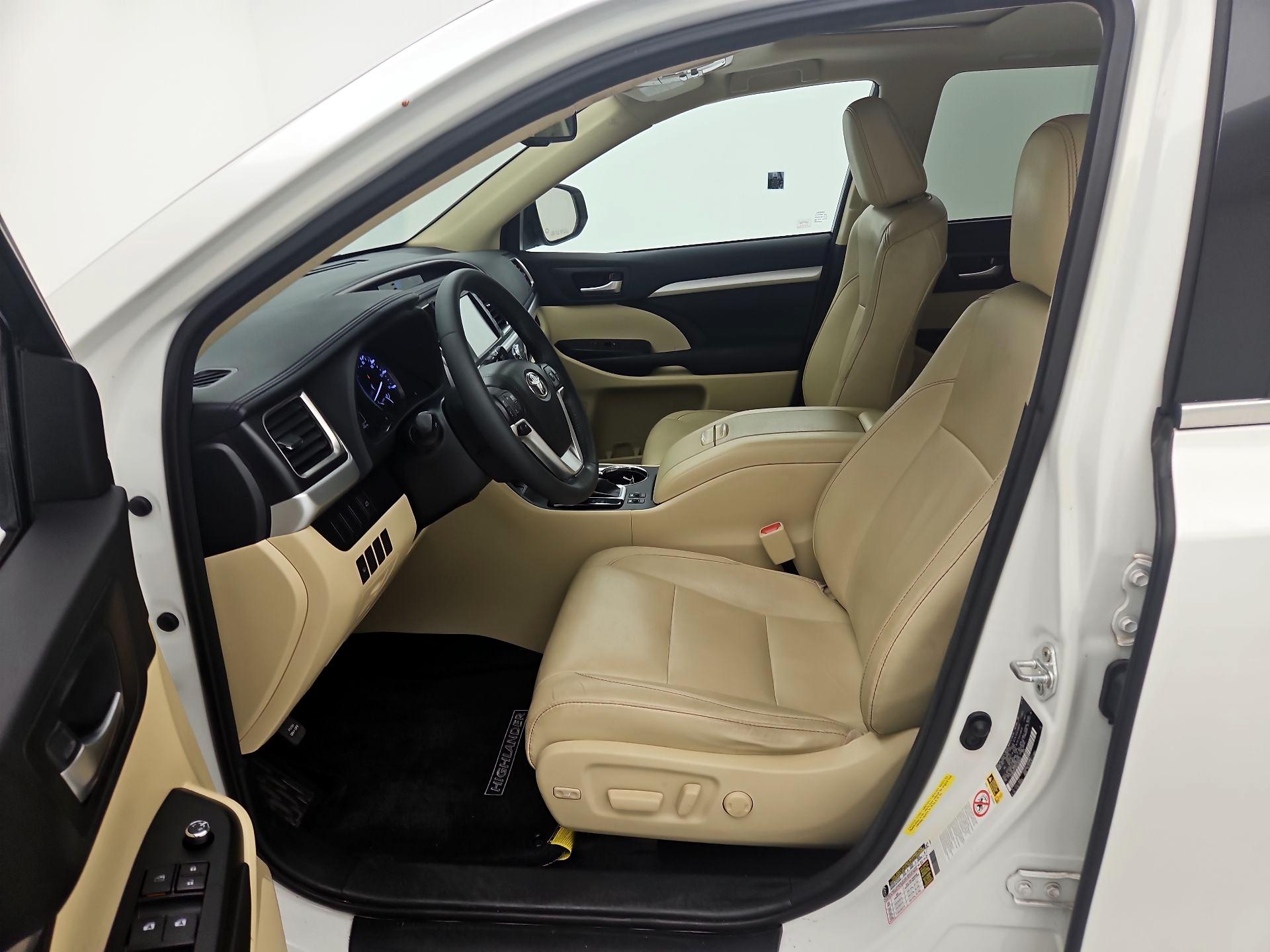 Thumbnail: 2016 Toyota Highlander - 11