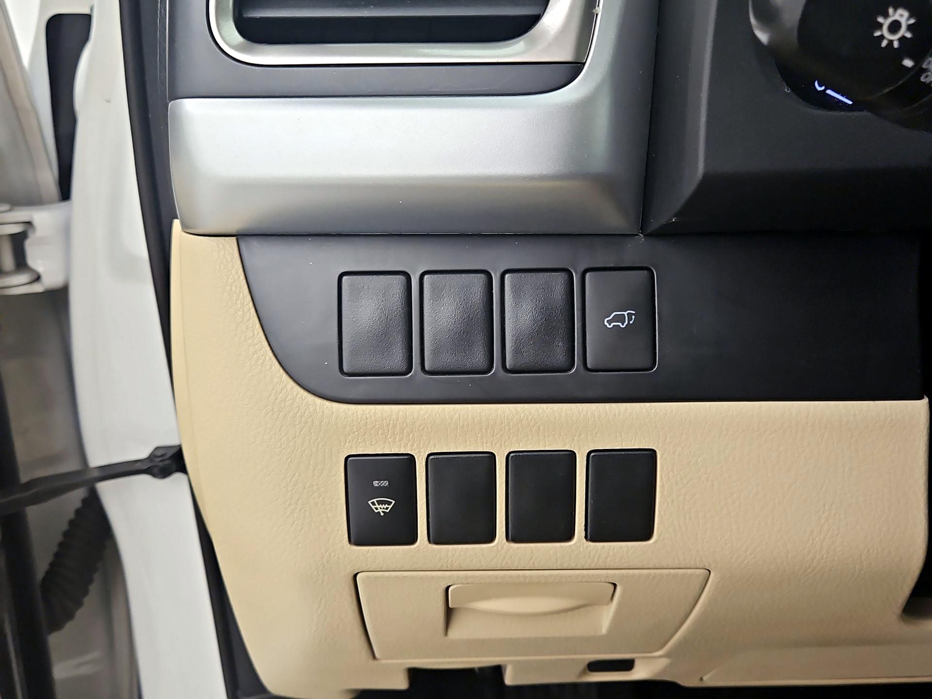 Thumbnail: 2016 Toyota Highlander - 13