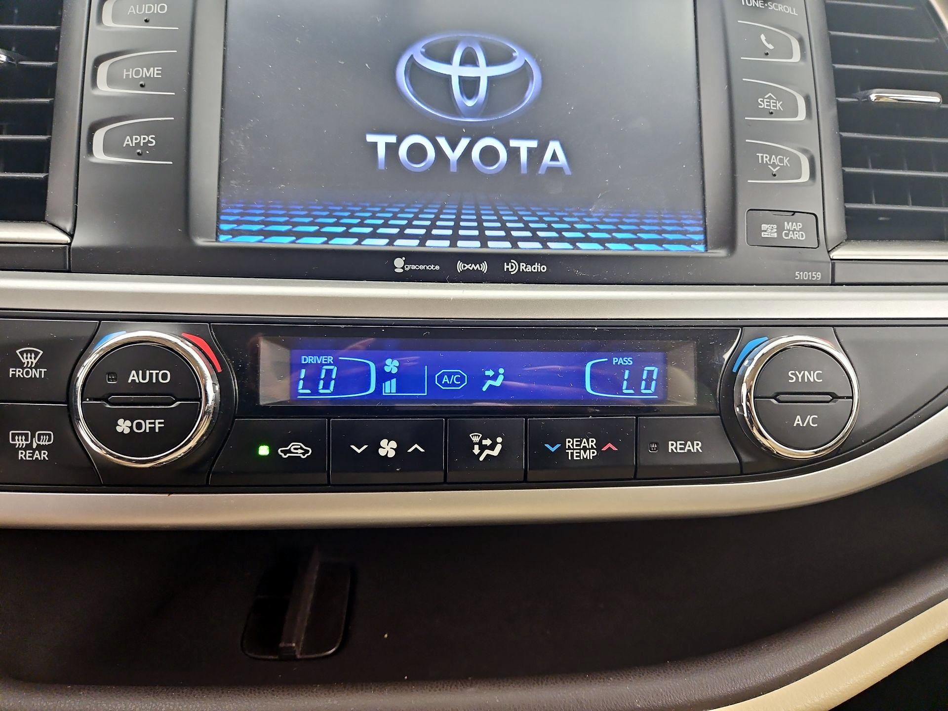 Thumbnail: 2016 Toyota Highlander - 16