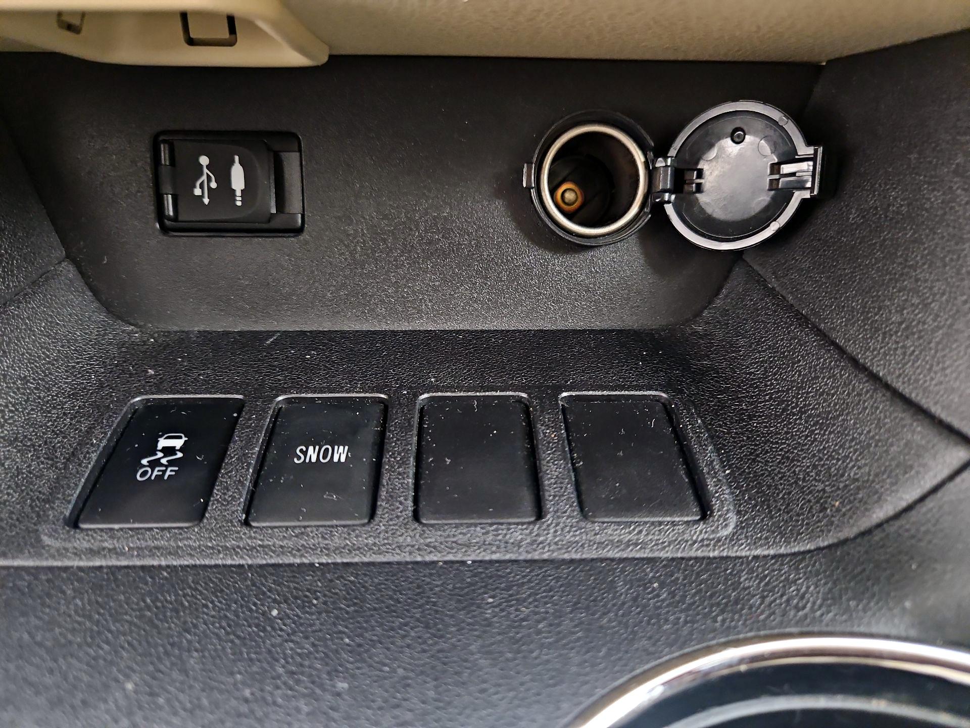 Thumbnail: 2016 Toyota Highlander - 18