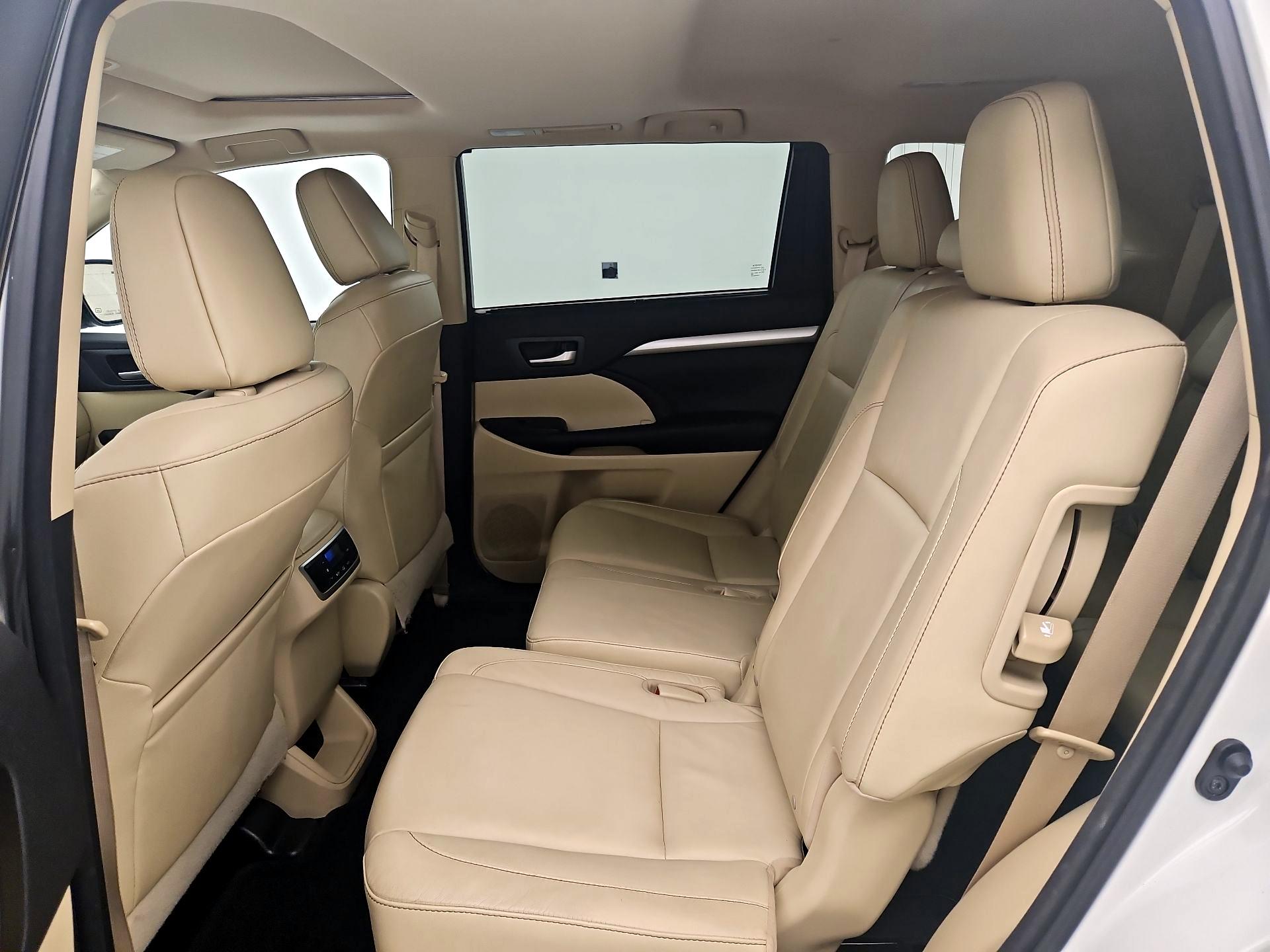 Thumbnail: 2016 Toyota Highlander - 20