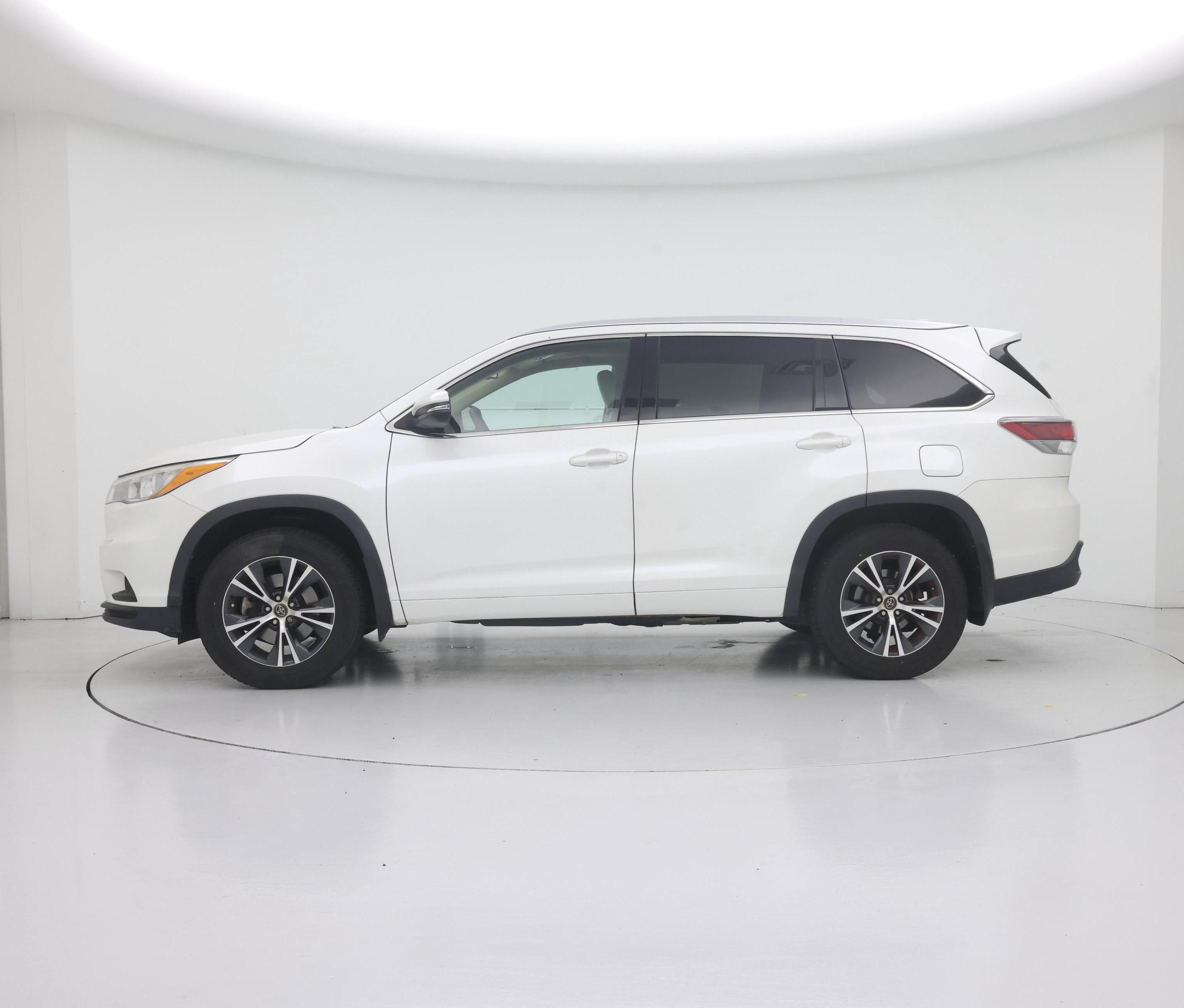 Thumbnail: 2016 Toyota Highlander - 3