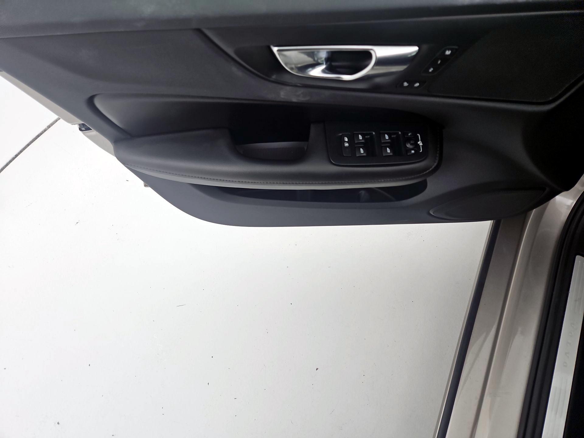 Thumbnail: 2020 Volvo S60 - 12