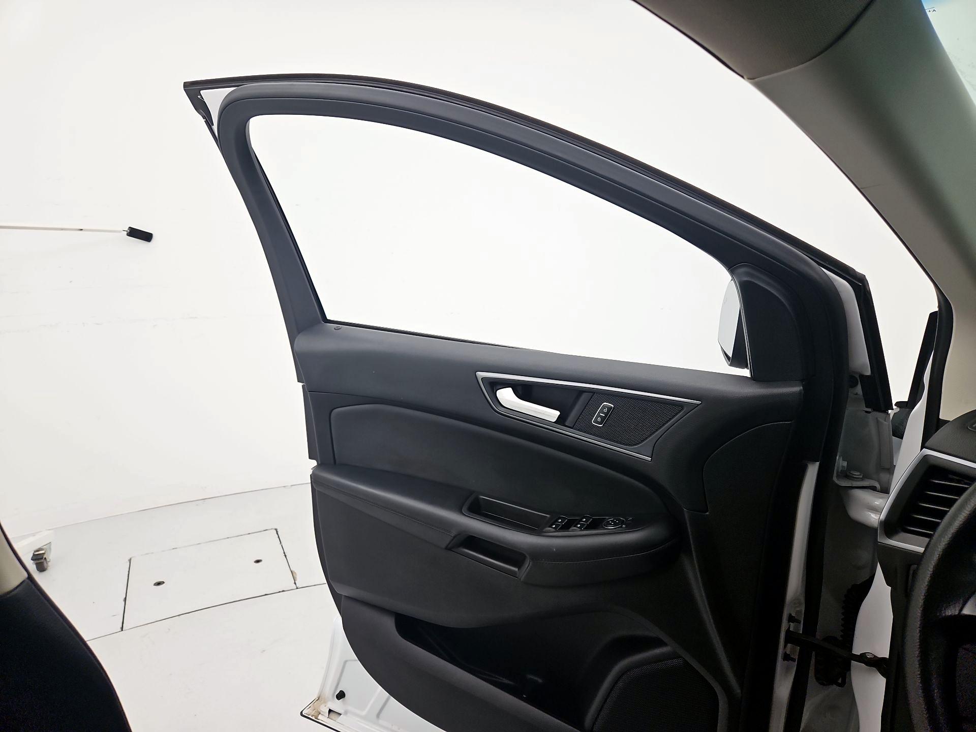Thumbnail: 2020 Ford Edge - 12