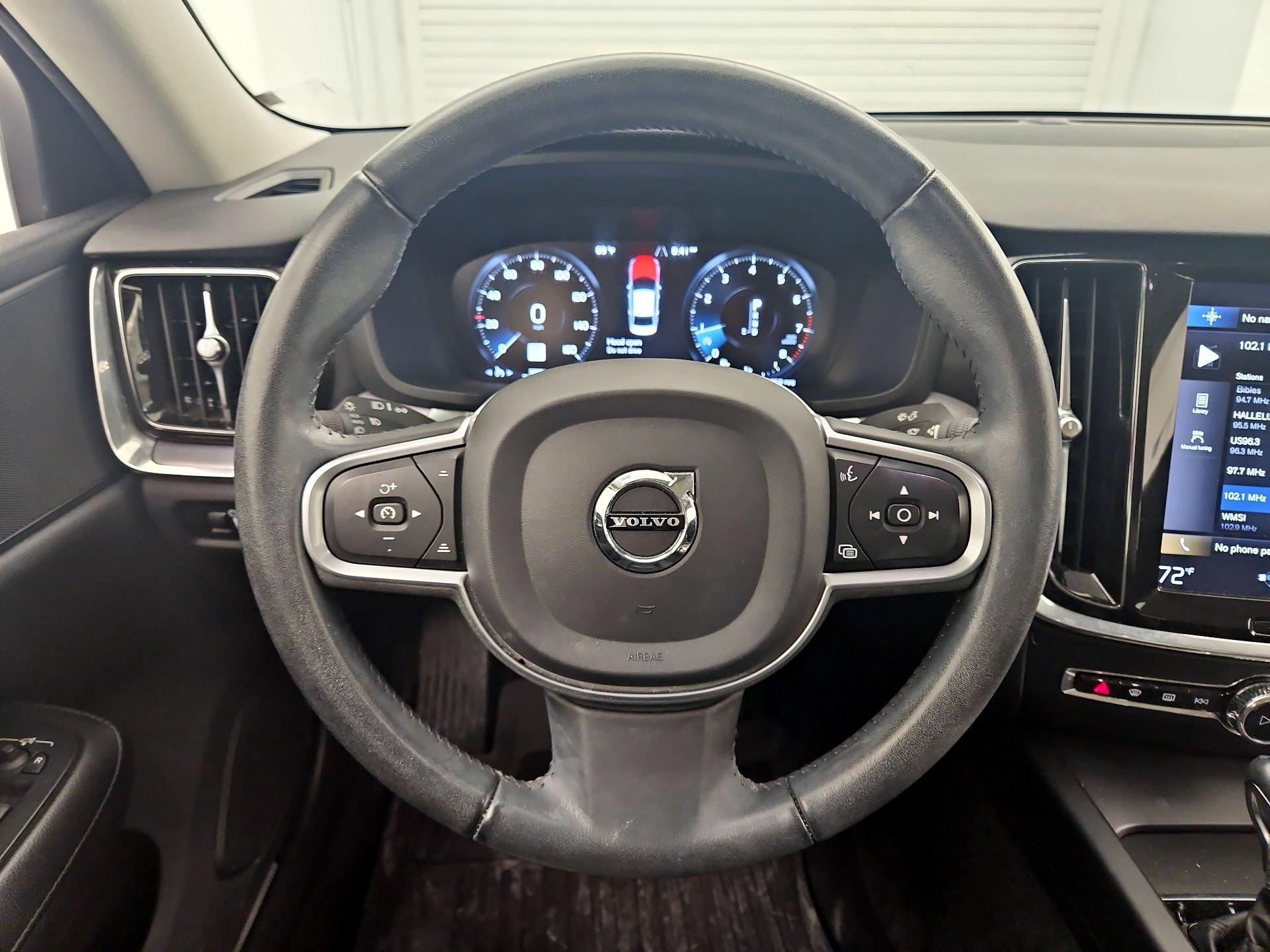 Thumbnail: 2020 Volvo S60 - 10